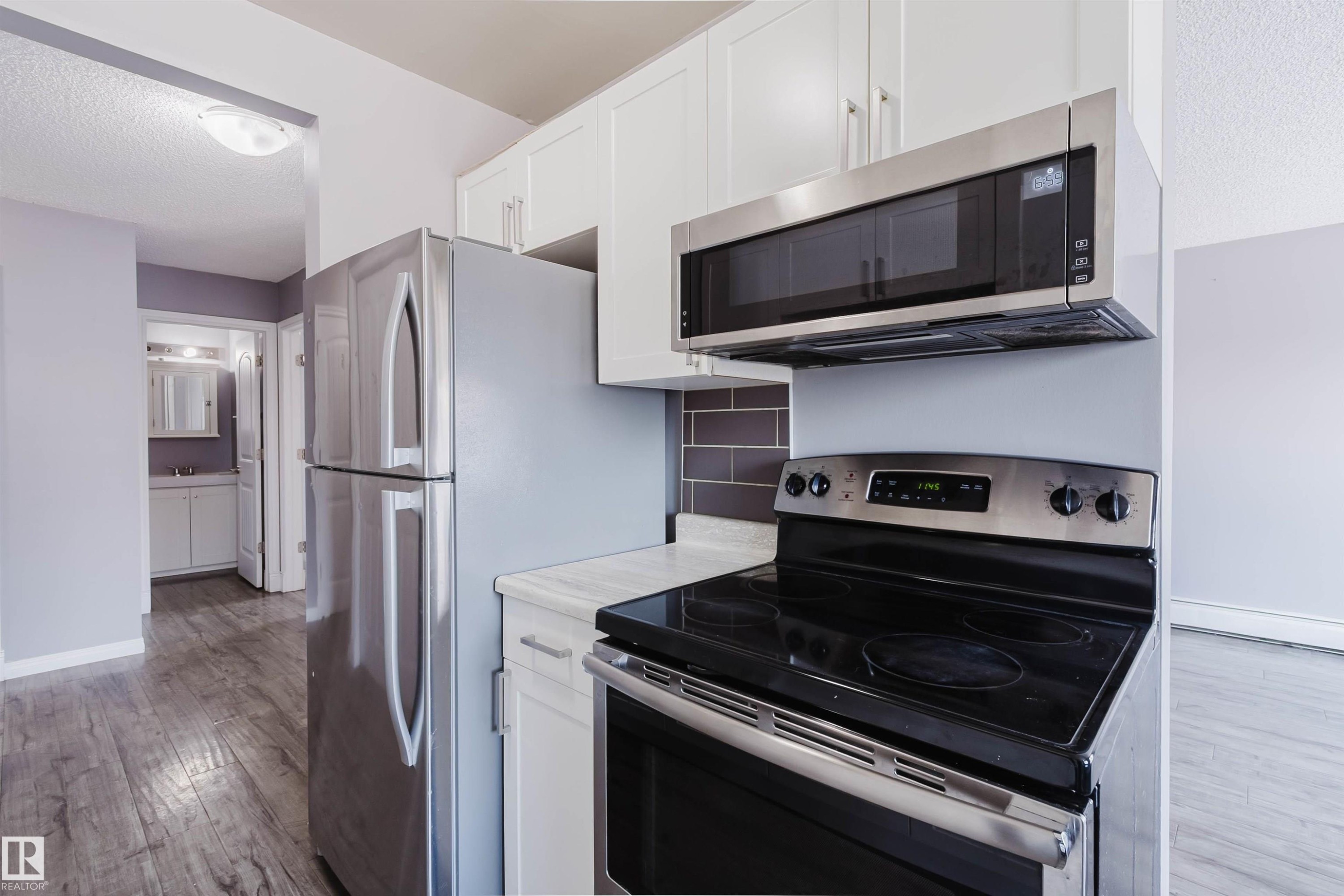 307 10140 151 Street, Edmonton, AB - Indoor Photo Showing Kitchen
