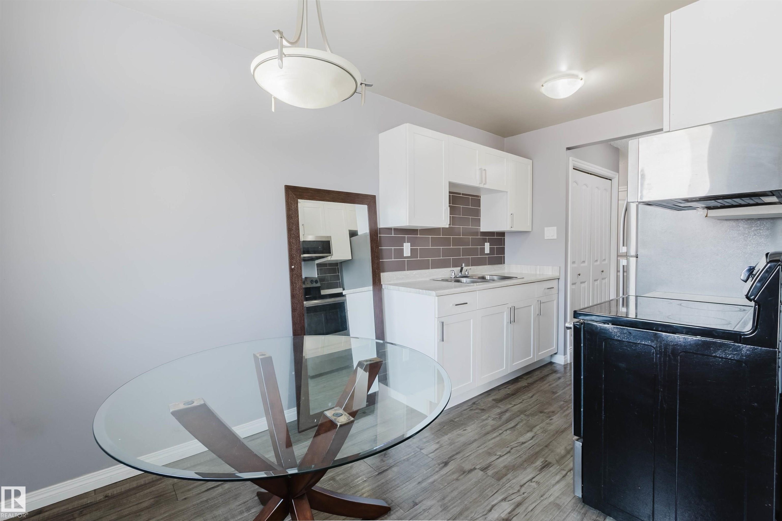 307 10140 151 Street, Edmonton, AB - Indoor Photo Showing Kitchen