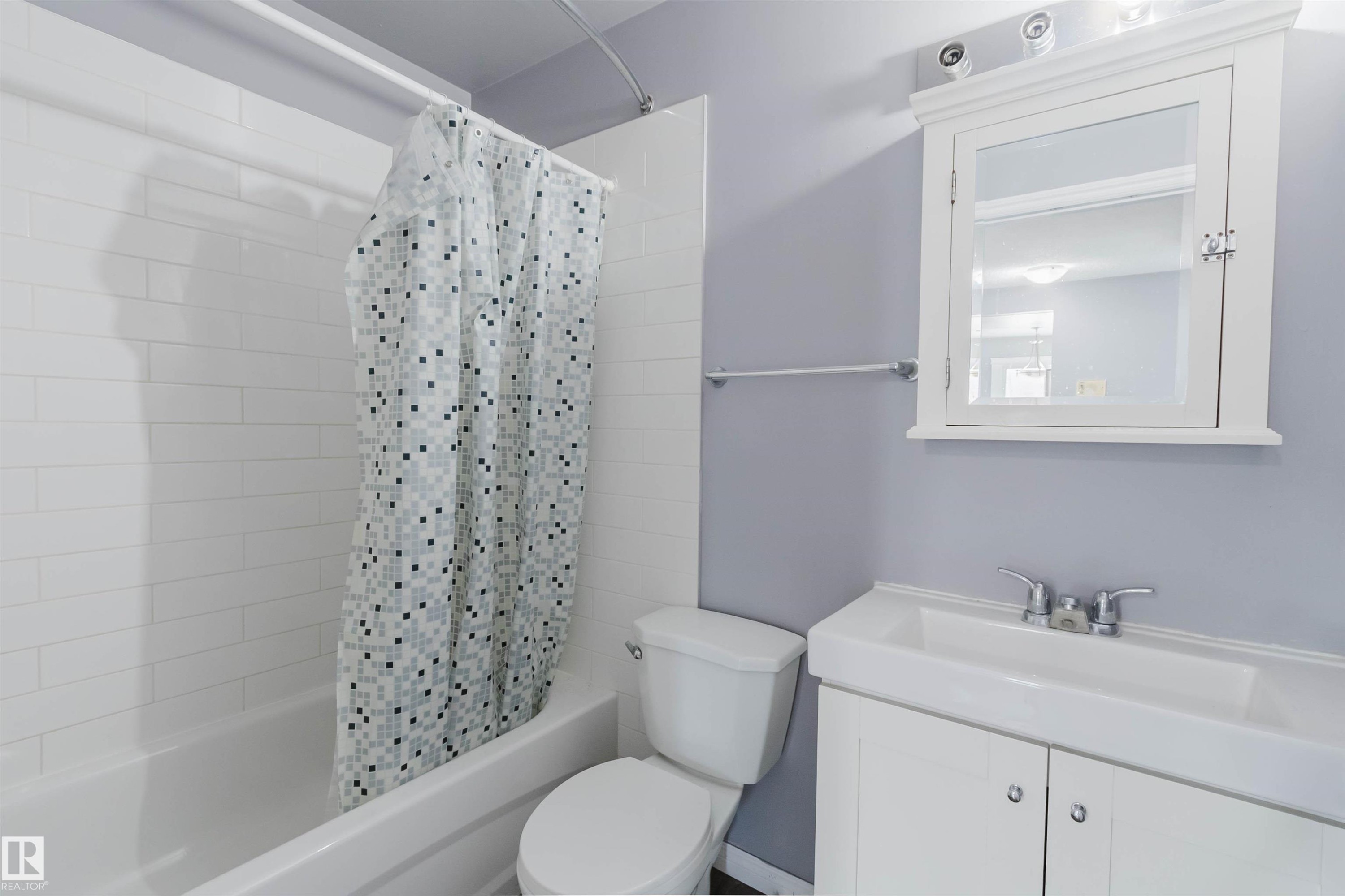 307 10140 151 Street, Edmonton, AB - Indoor Photo Showing Bathroom