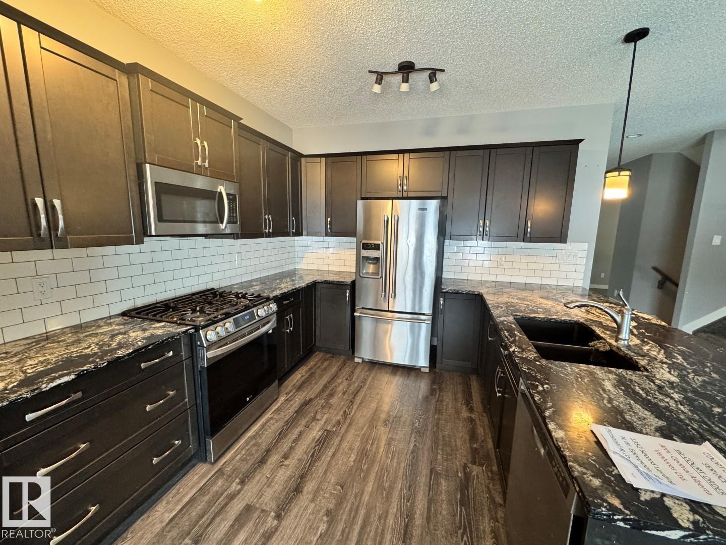 1352 Secord Landing Landing, Edmonton, AB - Indoor Photo Showing Kitchen With Double Sink With Upgraded Kitchen