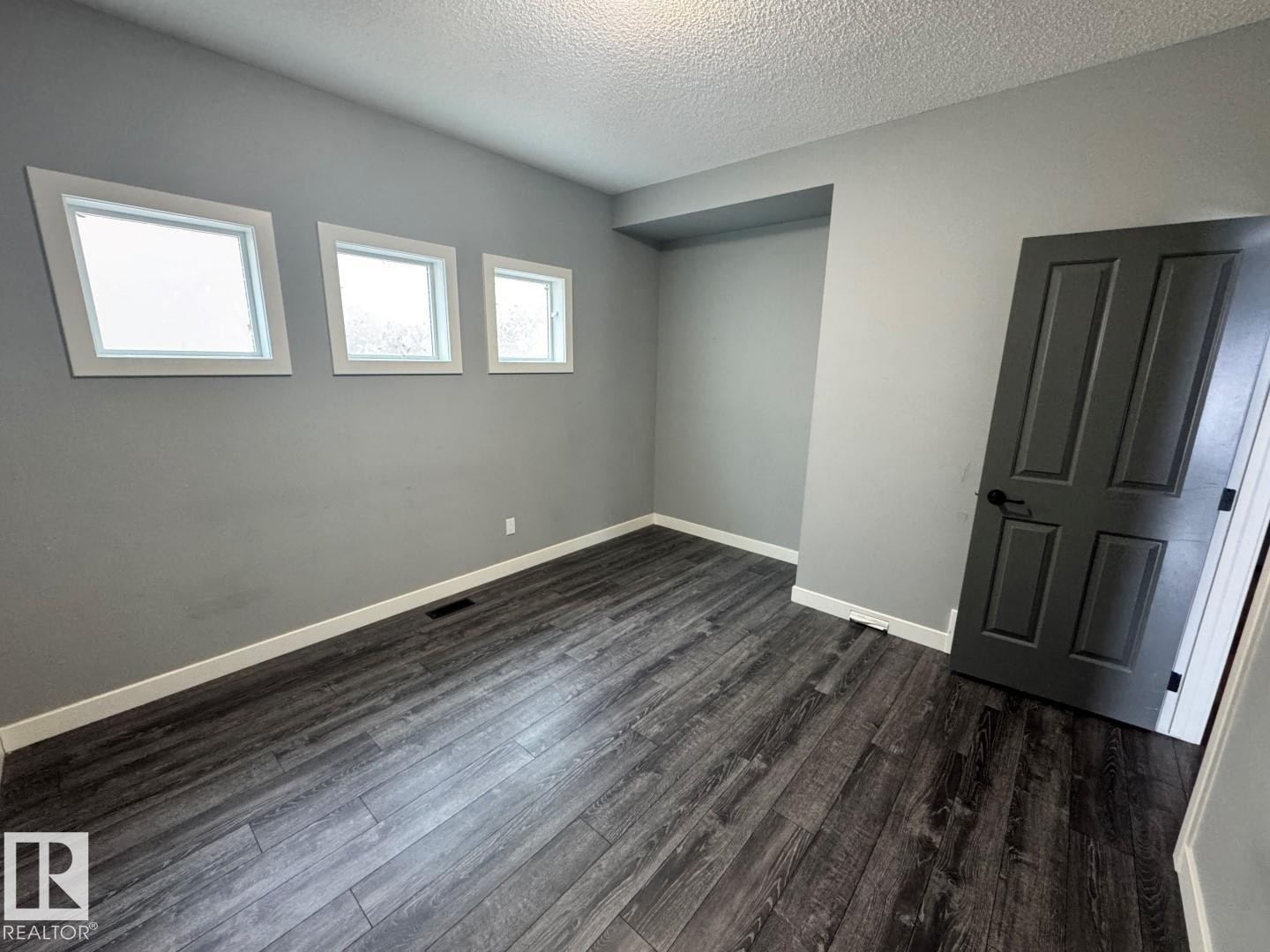 1352 Secord Landing Landing, Edmonton, AB - Indoor Photo Showing Other Room