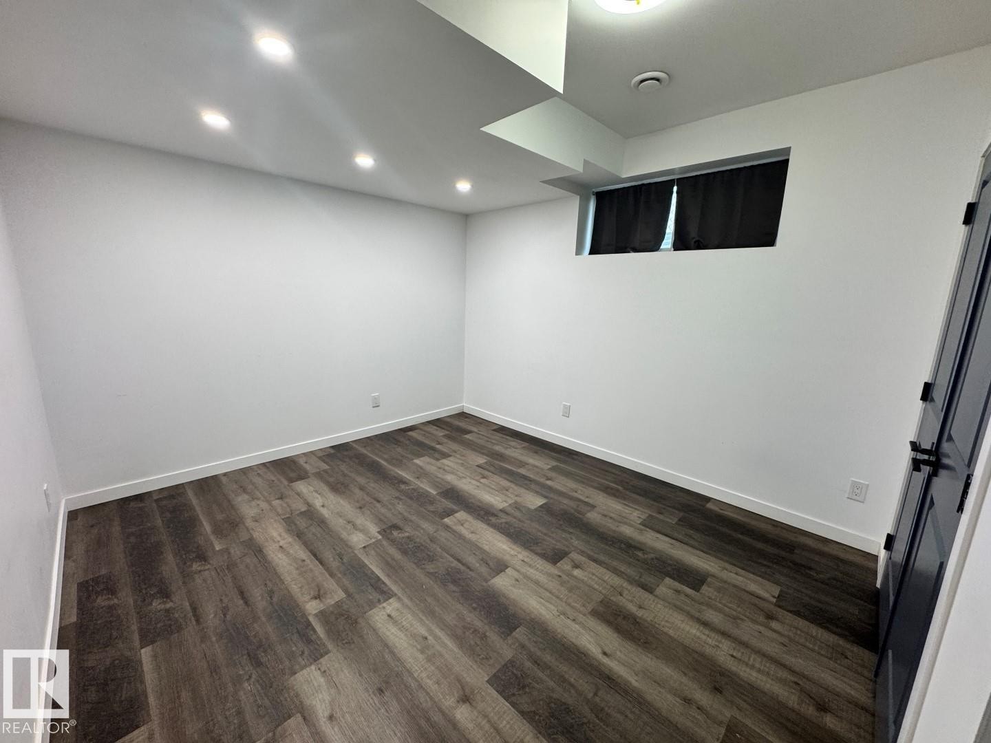 1352 Secord Landing Landing, Edmonton, AB - Indoor Photo Showing Other Room