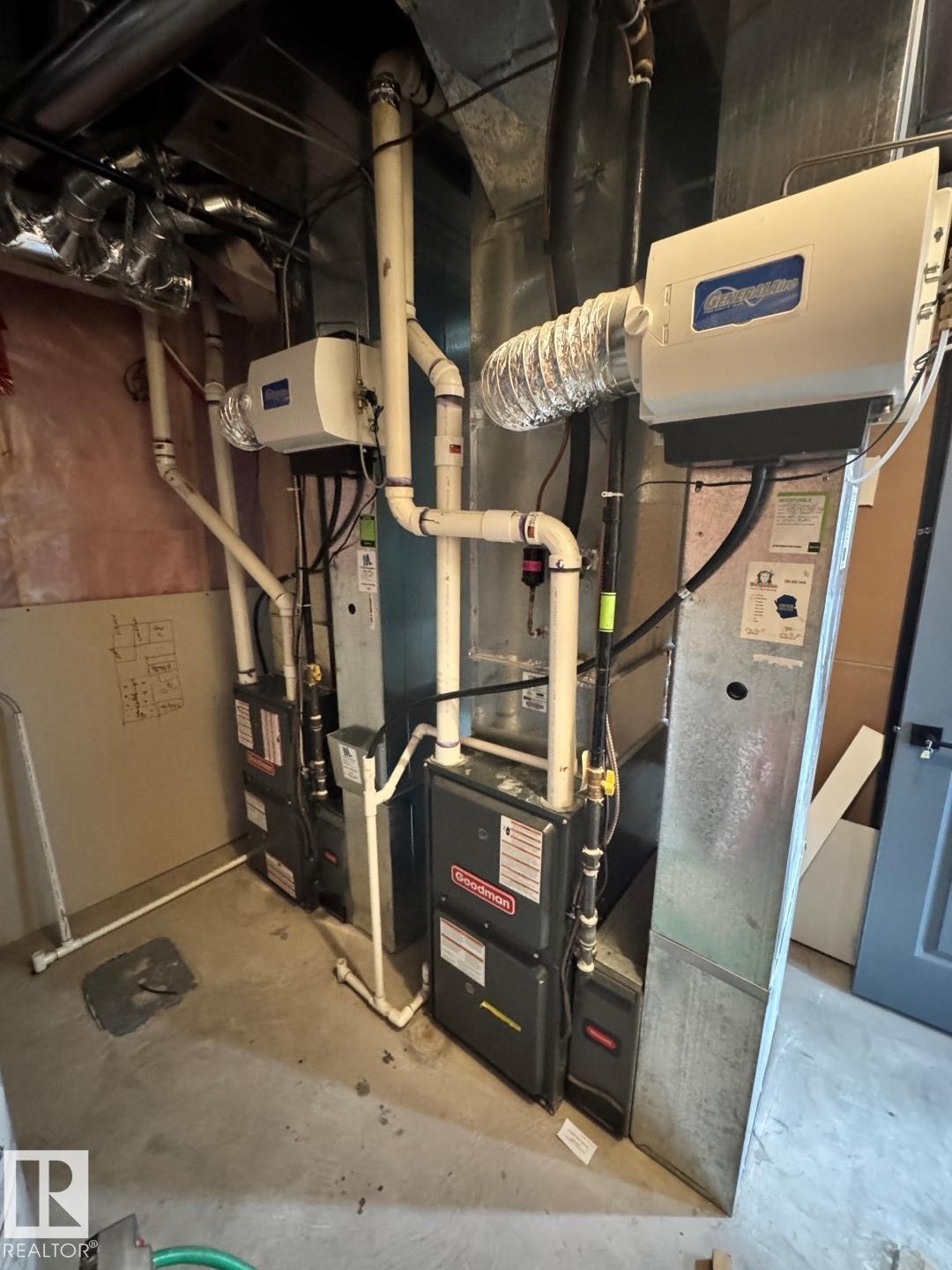 1352 Secord Landing Landing, Edmonton, AB - Indoor Photo Showing Basement