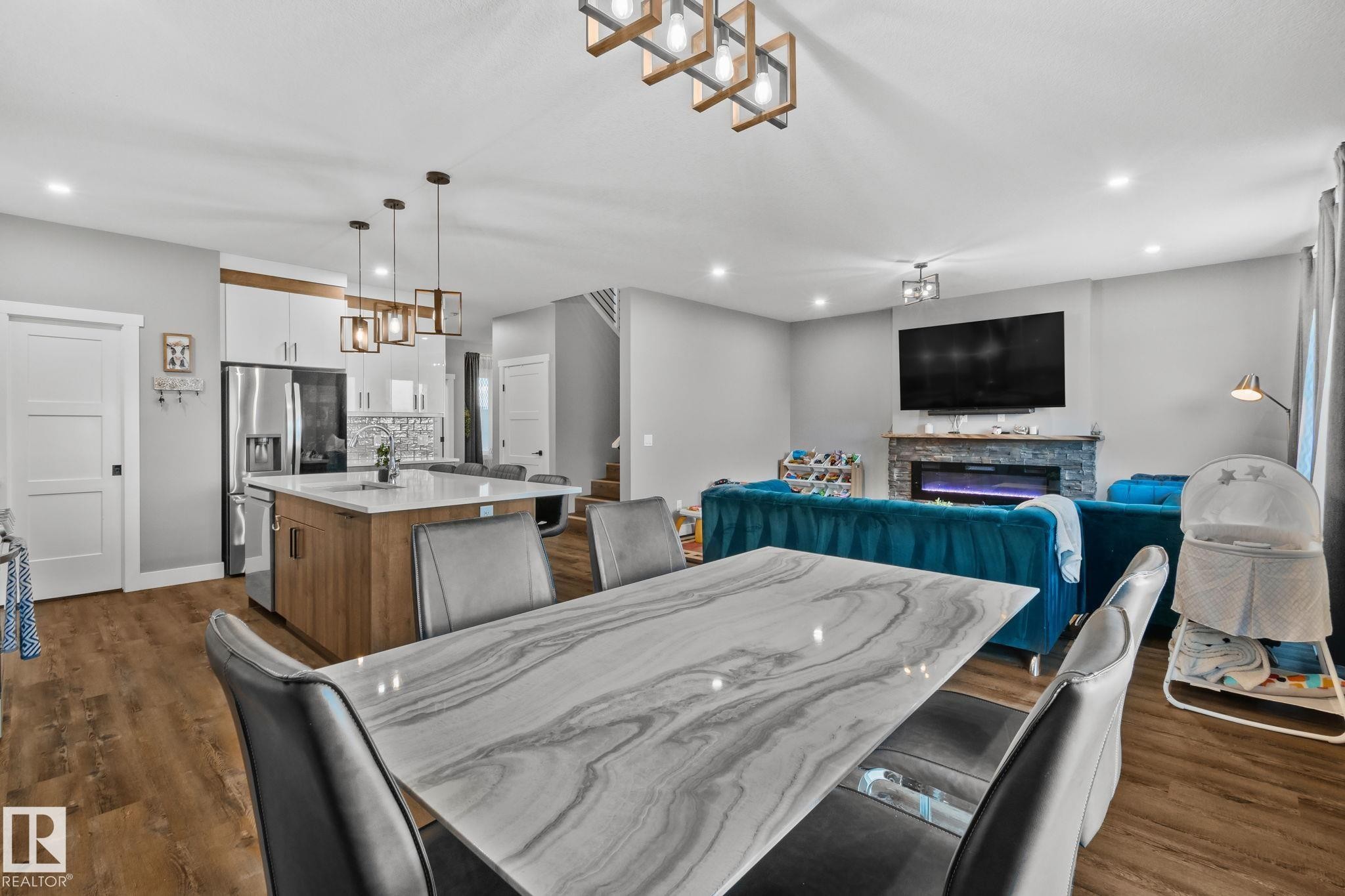 5262 47 Ave, Calmar, AB - Indoor Photo Showing Dining Room With Fireplace