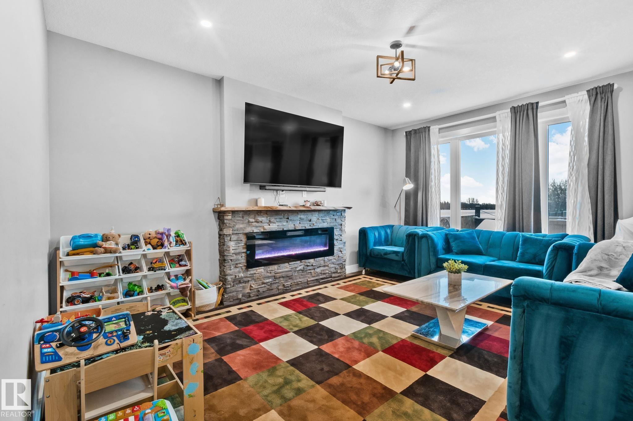 5262 47 Ave, Calmar, AB - Indoor Photo Showing Living Room With Fireplace