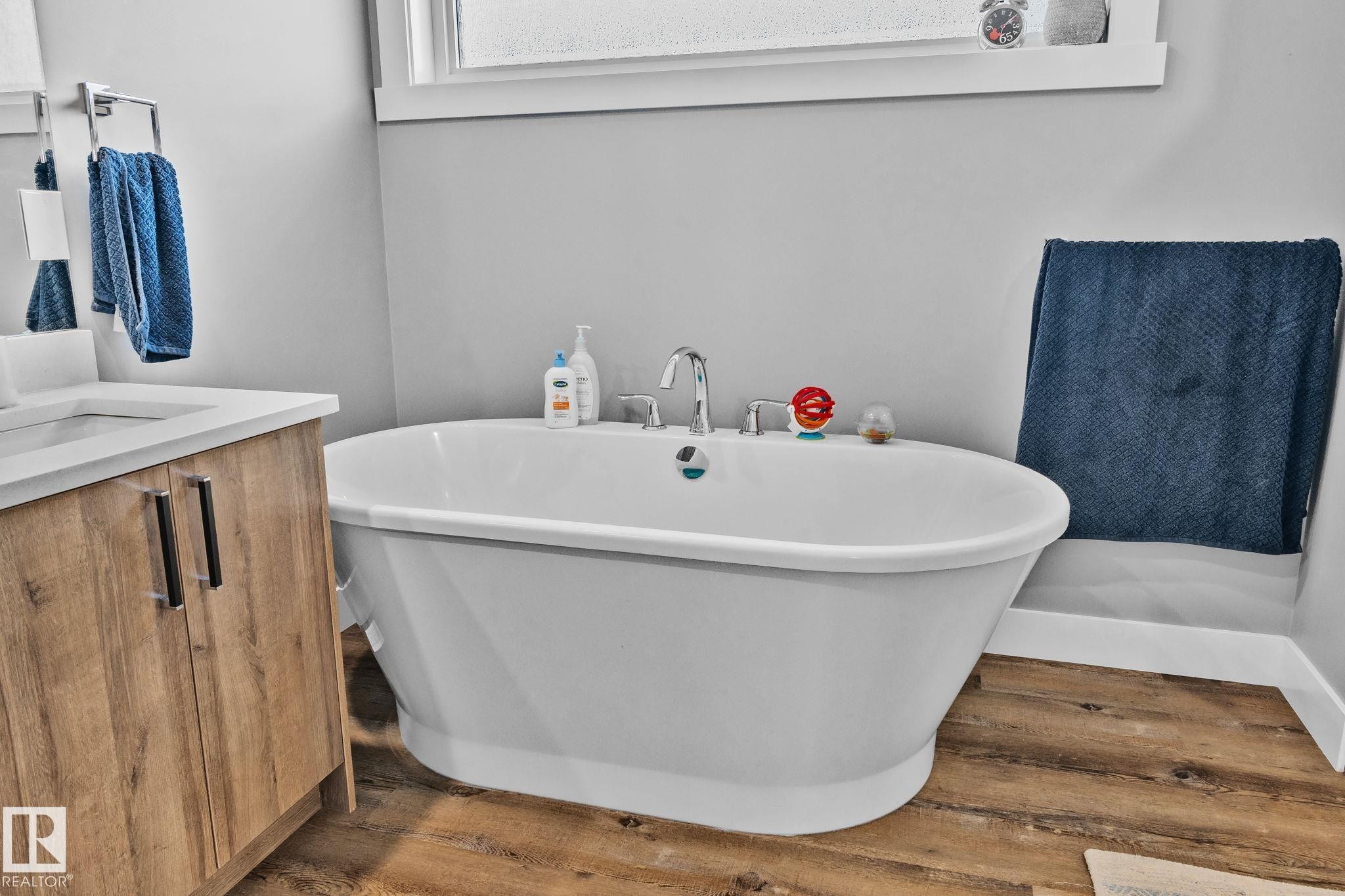 5262 47 Ave, Calmar, AB - Indoor Photo Showing Bathroom