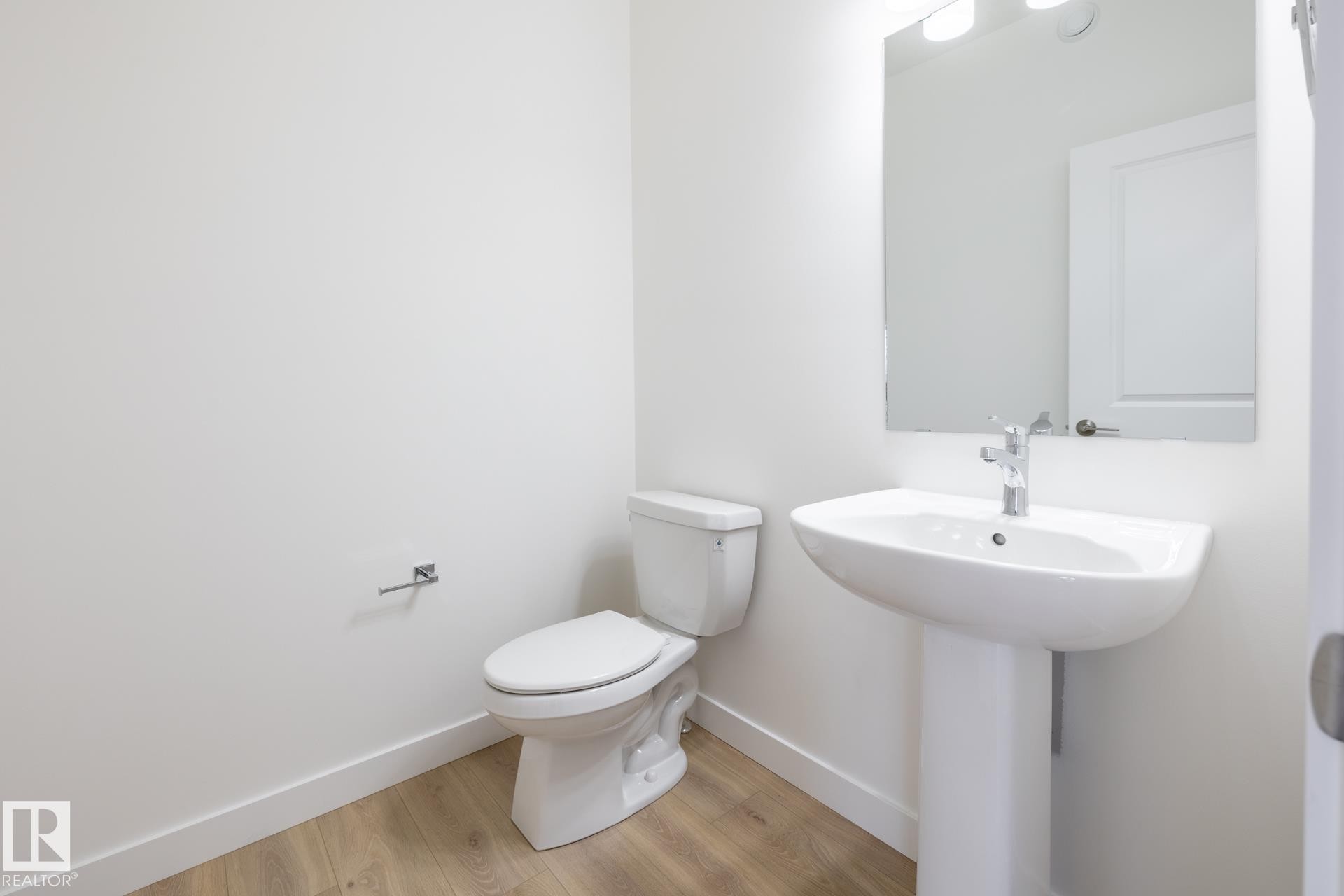 235 157 Avenue, Edmonton, AB - Indoor Photo Showing Bathroom