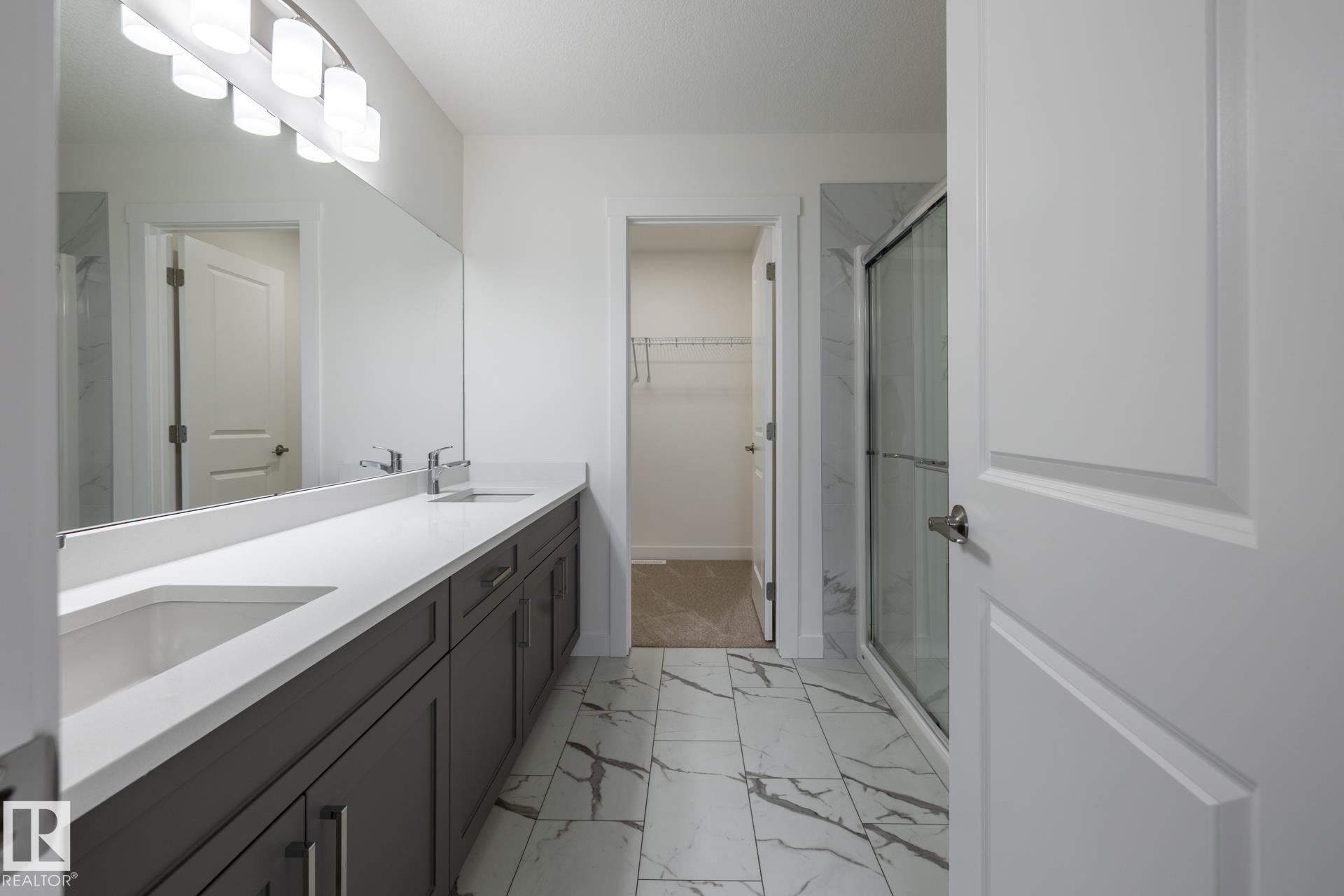 235 157 Avenue, Edmonton, AB - Indoor Photo Showing Bathroom
