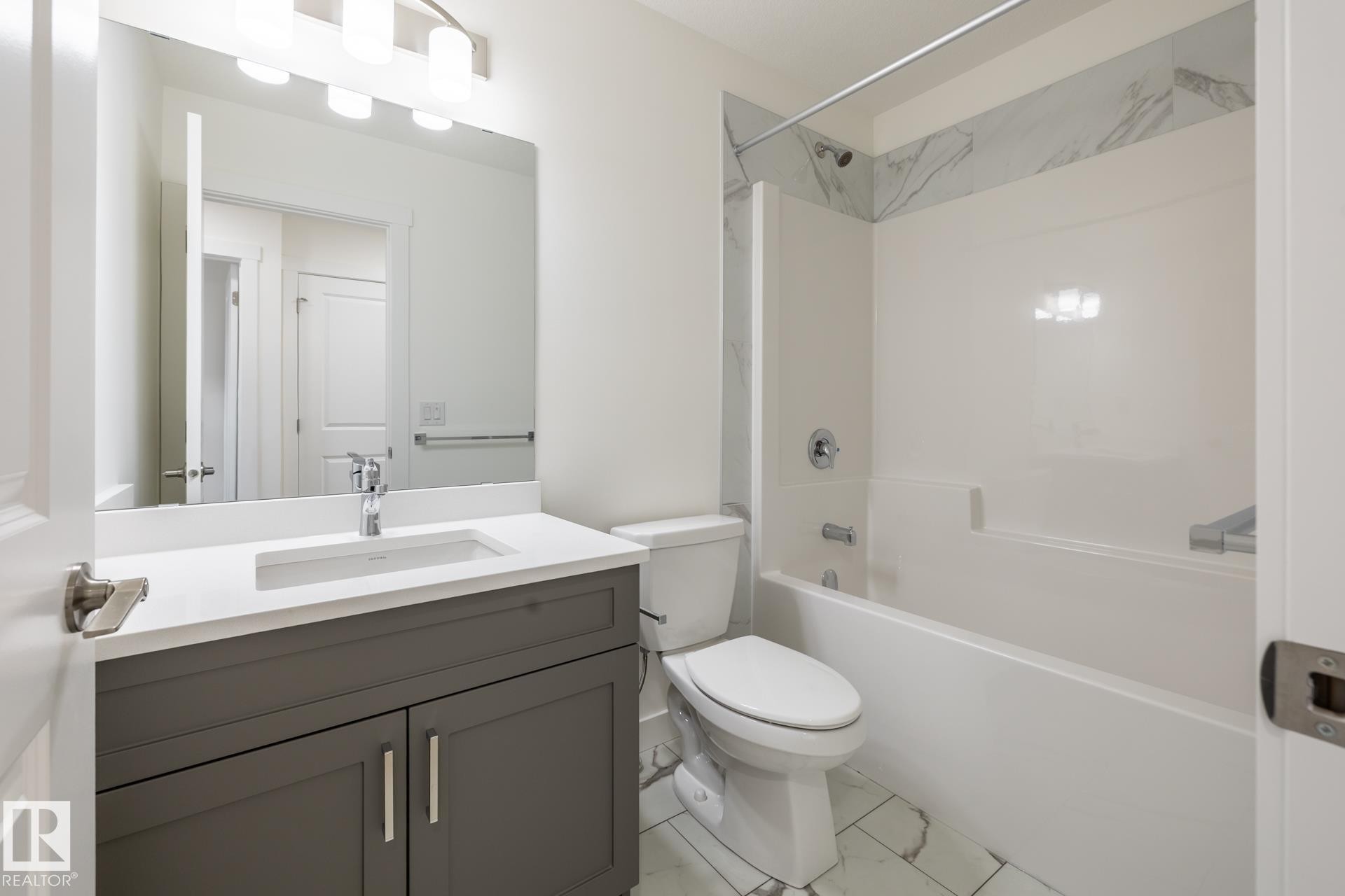 235 157 Avenue, Edmonton, AB - Indoor Photo Showing Bathroom