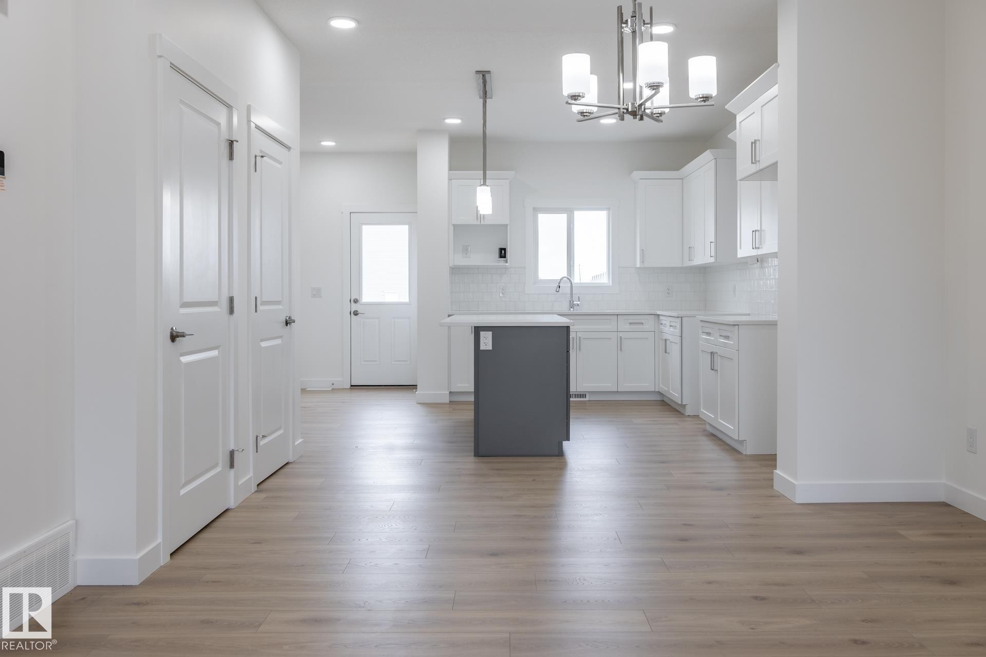 235 157 Avenue, Edmonton, AB - Indoor