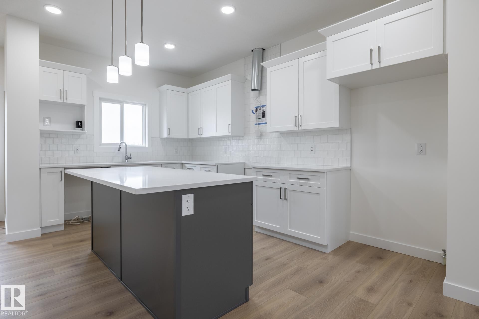 235 157 Avenue, Edmonton, AB - Indoor Photo Showing Kitchen