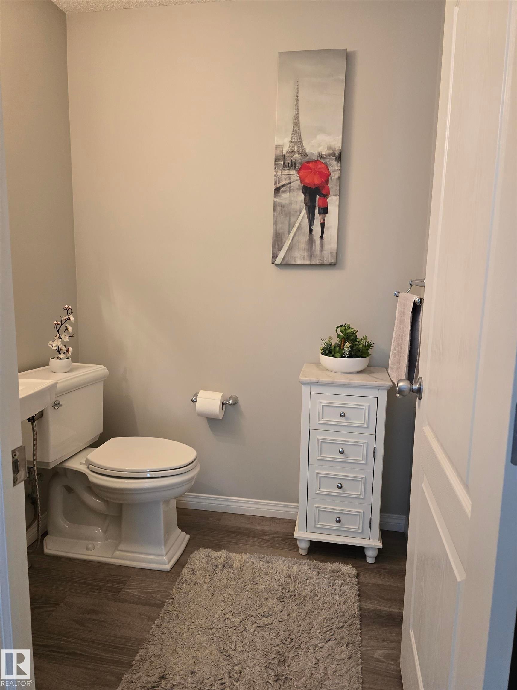 17023 38 Street, Edmonton, AB - Indoor Photo Showing Bathroom