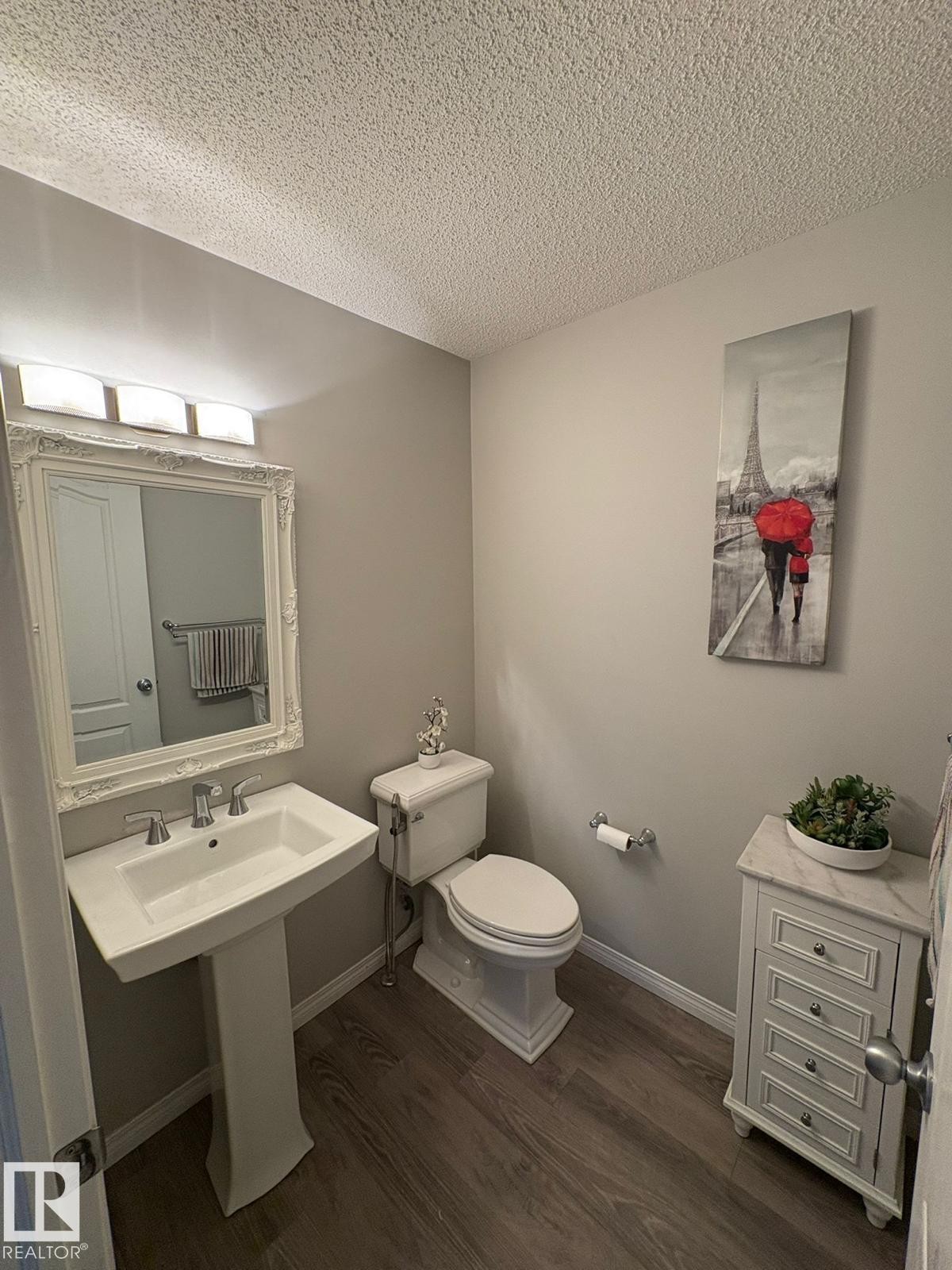 17023 38 Street, Edmonton, AB - Indoor Photo Showing Bathroom