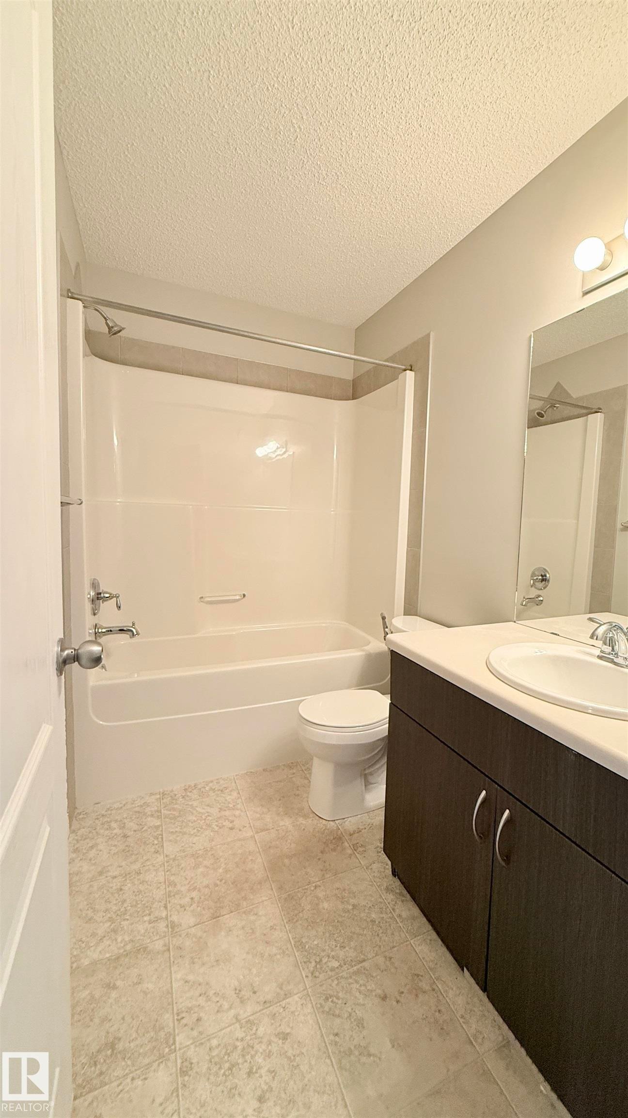 17023 38 Street, Edmonton, AB - Indoor Photo Showing Bathroom