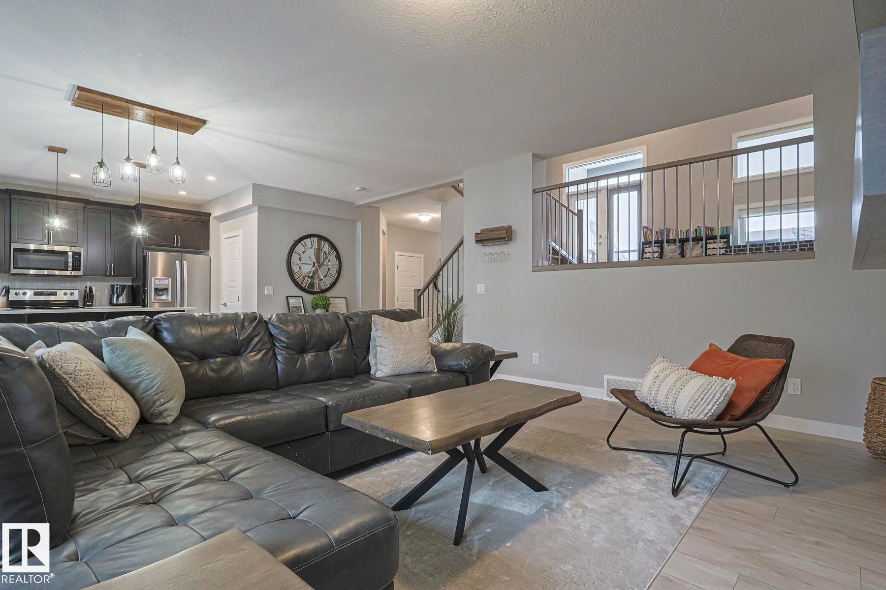 2011 201 Street, Edmonton, AB - Indoor Photo Showing Living Room