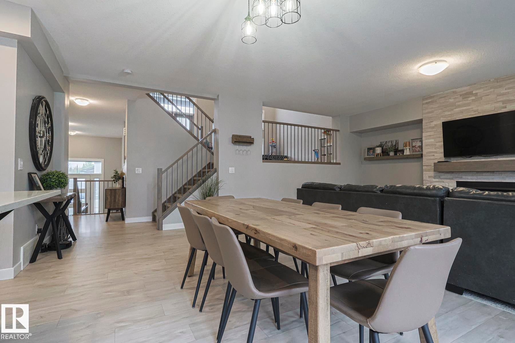 2011 201 Street, Edmonton, AB - Indoor Photo Showing Dining Room