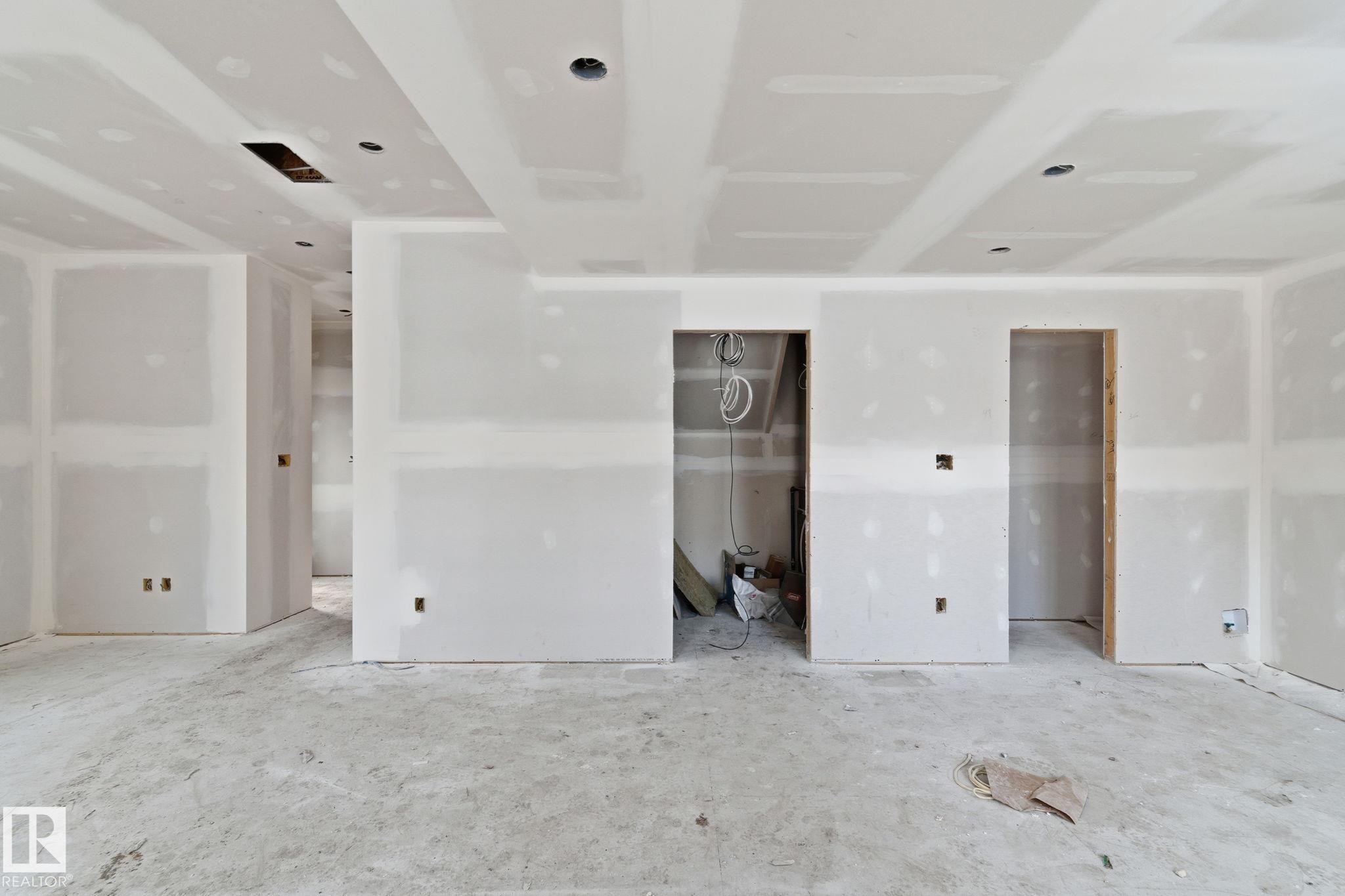 11323 106 St, Edmonton, AB - Indoor Photo Showing Other Room