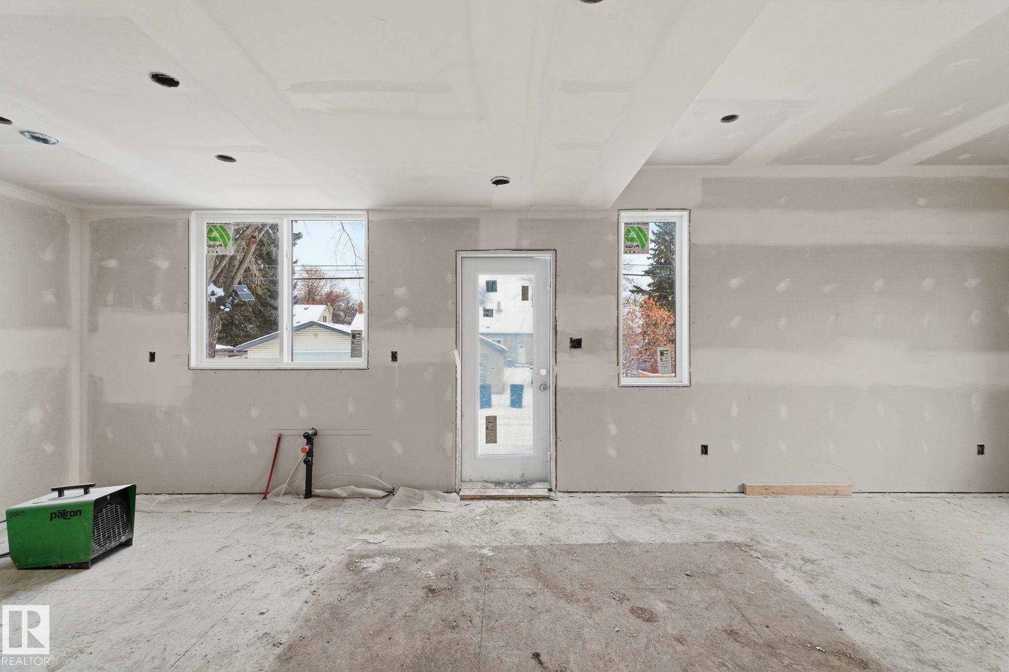 11323 106 St, Edmonton, AB - Indoor