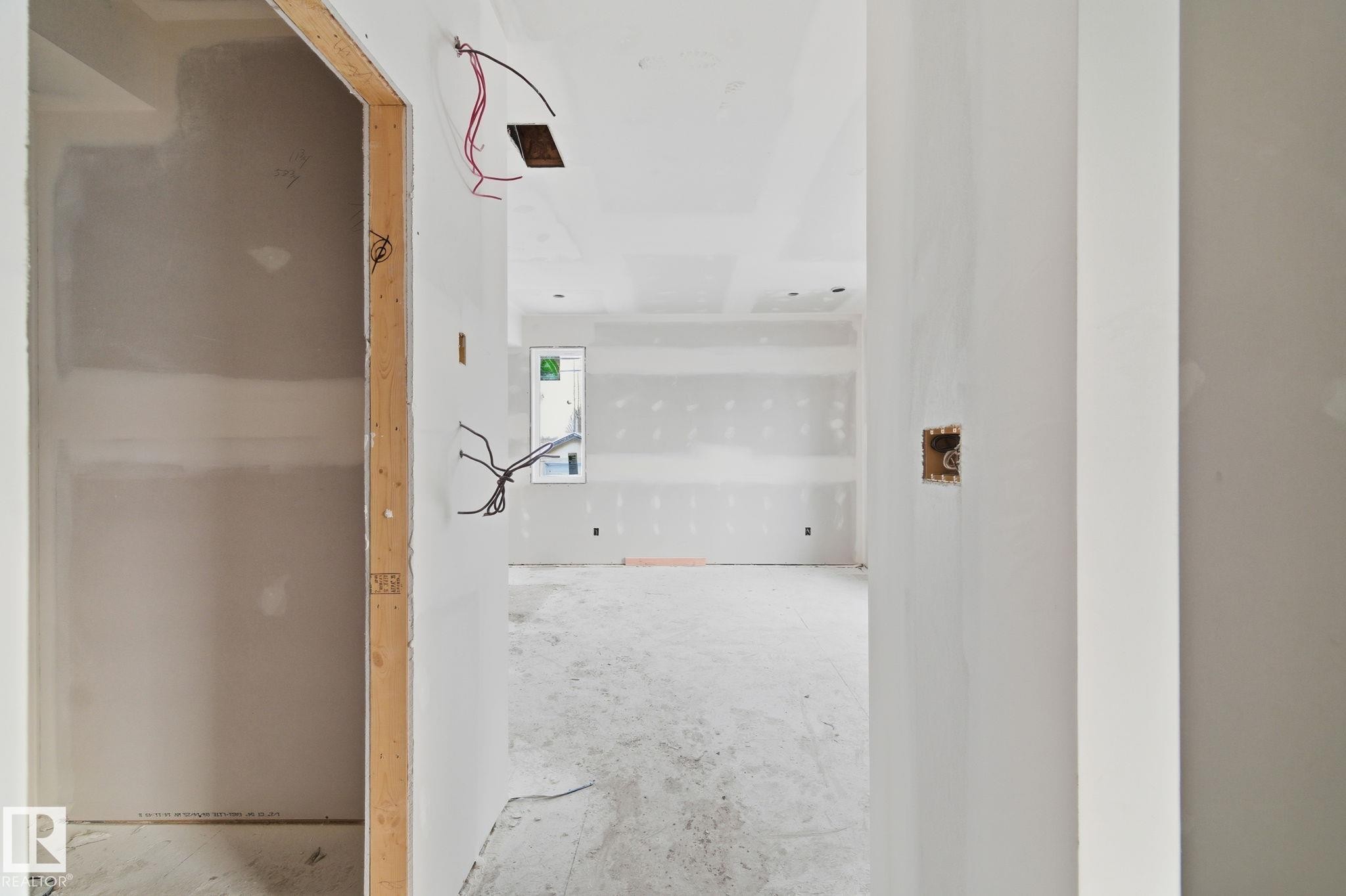 11323 106 St, Edmonton, AB - Indoor Photo Showing Other Room