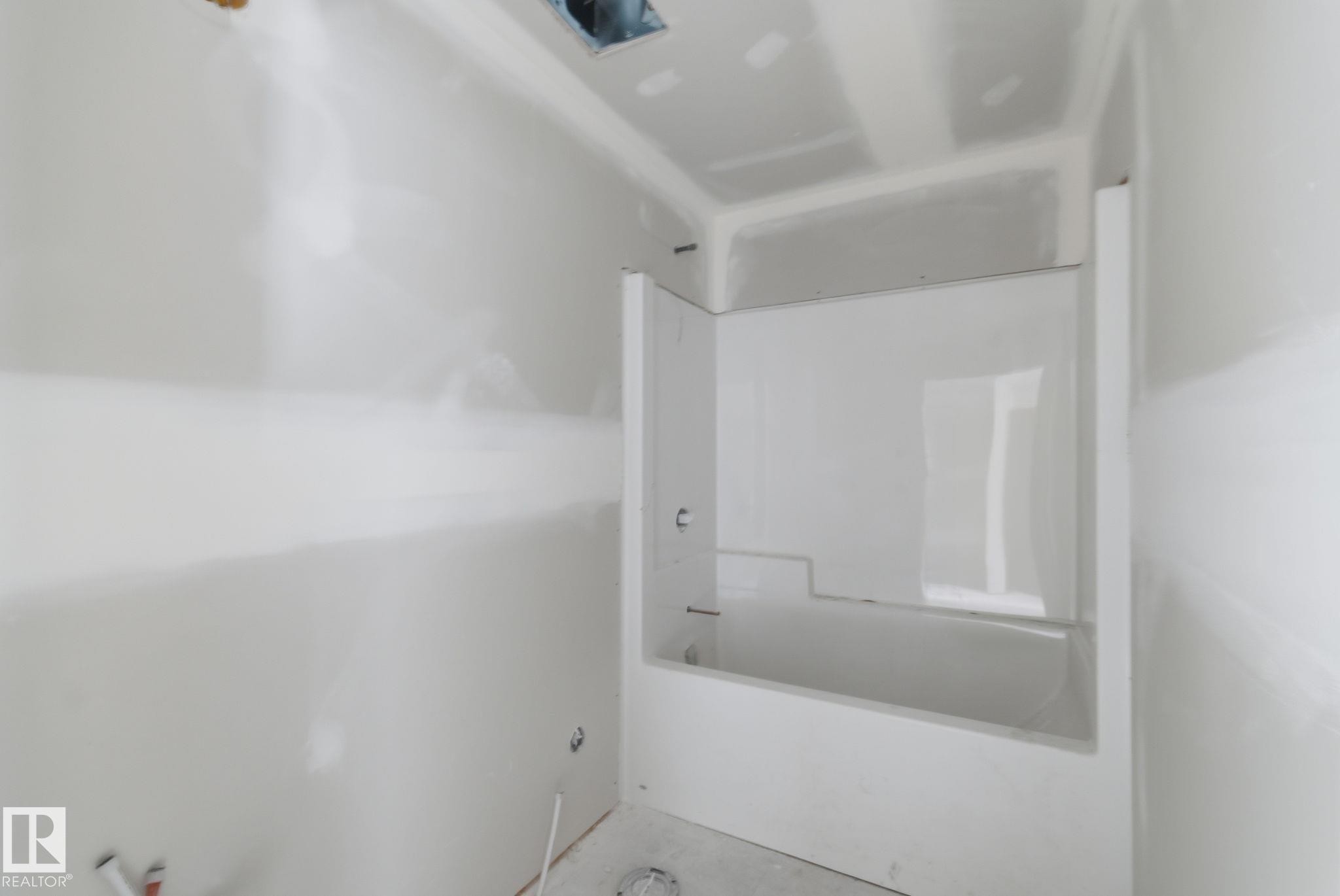 11323 106 St, Edmonton, AB - Indoor