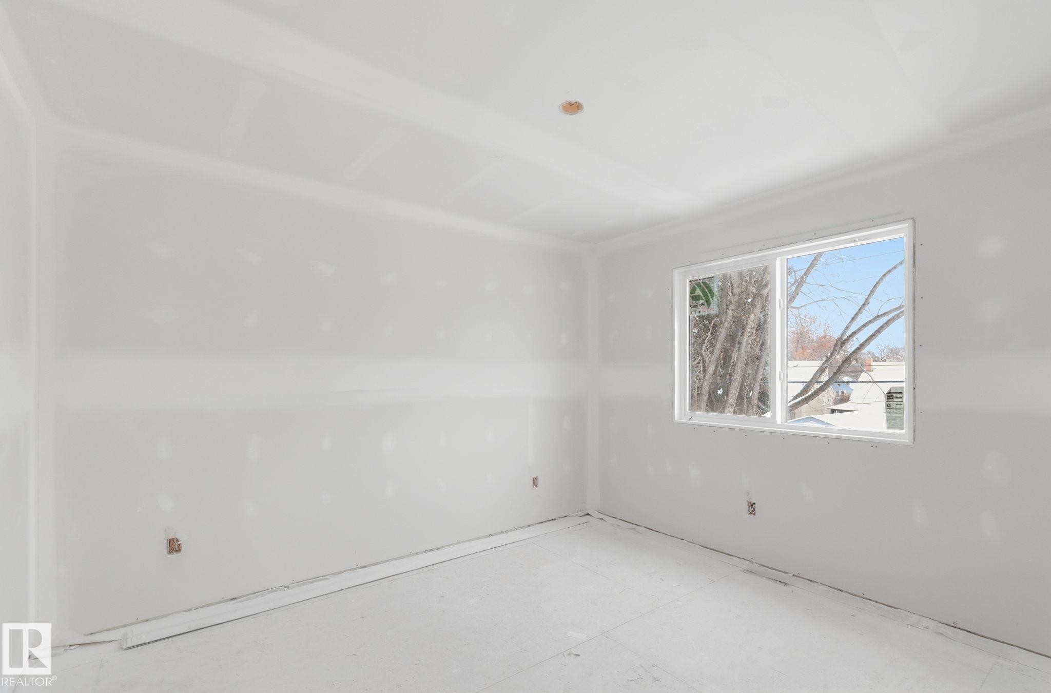 11323 106 St, Edmonton, AB - Indoor Photo Showing Other Room