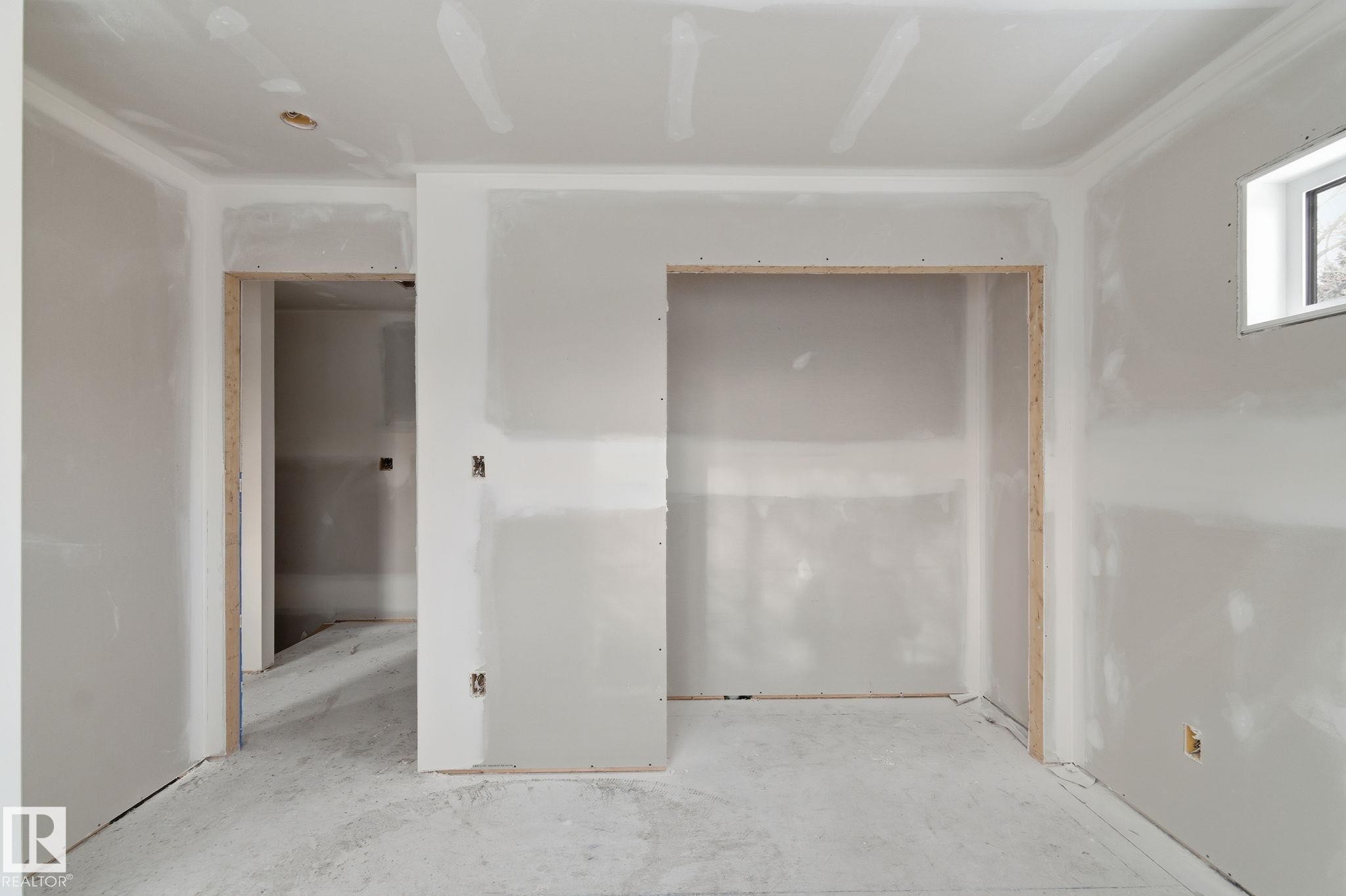 11323 106 St, Edmonton, AB - Indoor Photo Showing Other Room