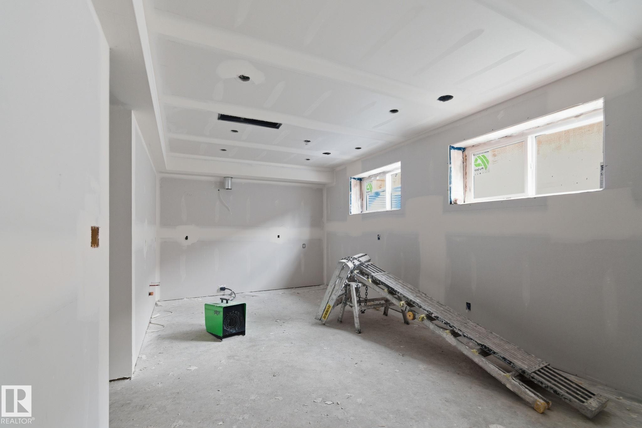 11323 106 St, Edmonton, AB - Indoor Photo Showing Other Room