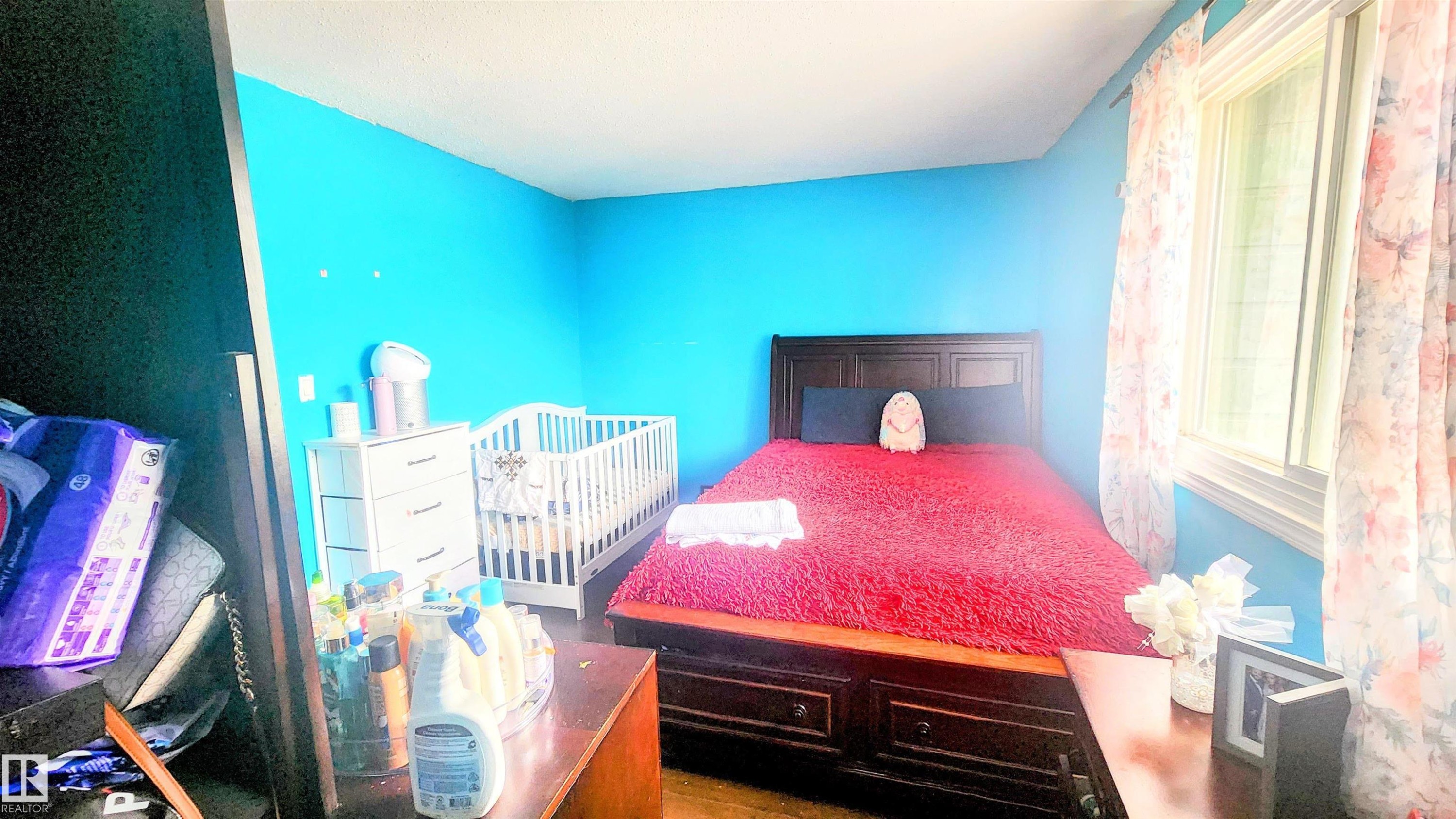 704 Abbottsfield Road, Edmonton, AB - Indoor Photo Showing Bedroom