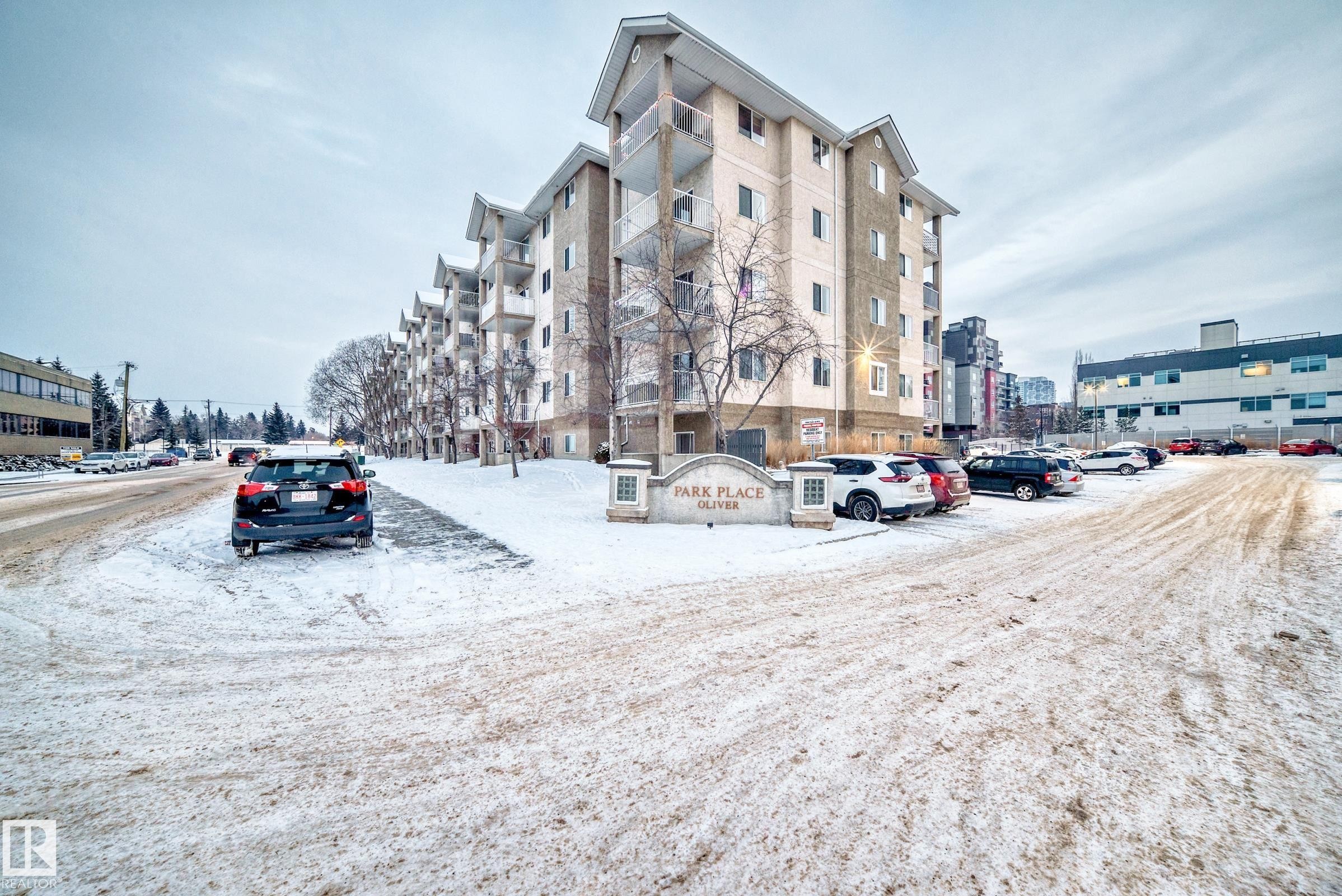 108 10535 122 Street, Edmonton, AB - Outdoor