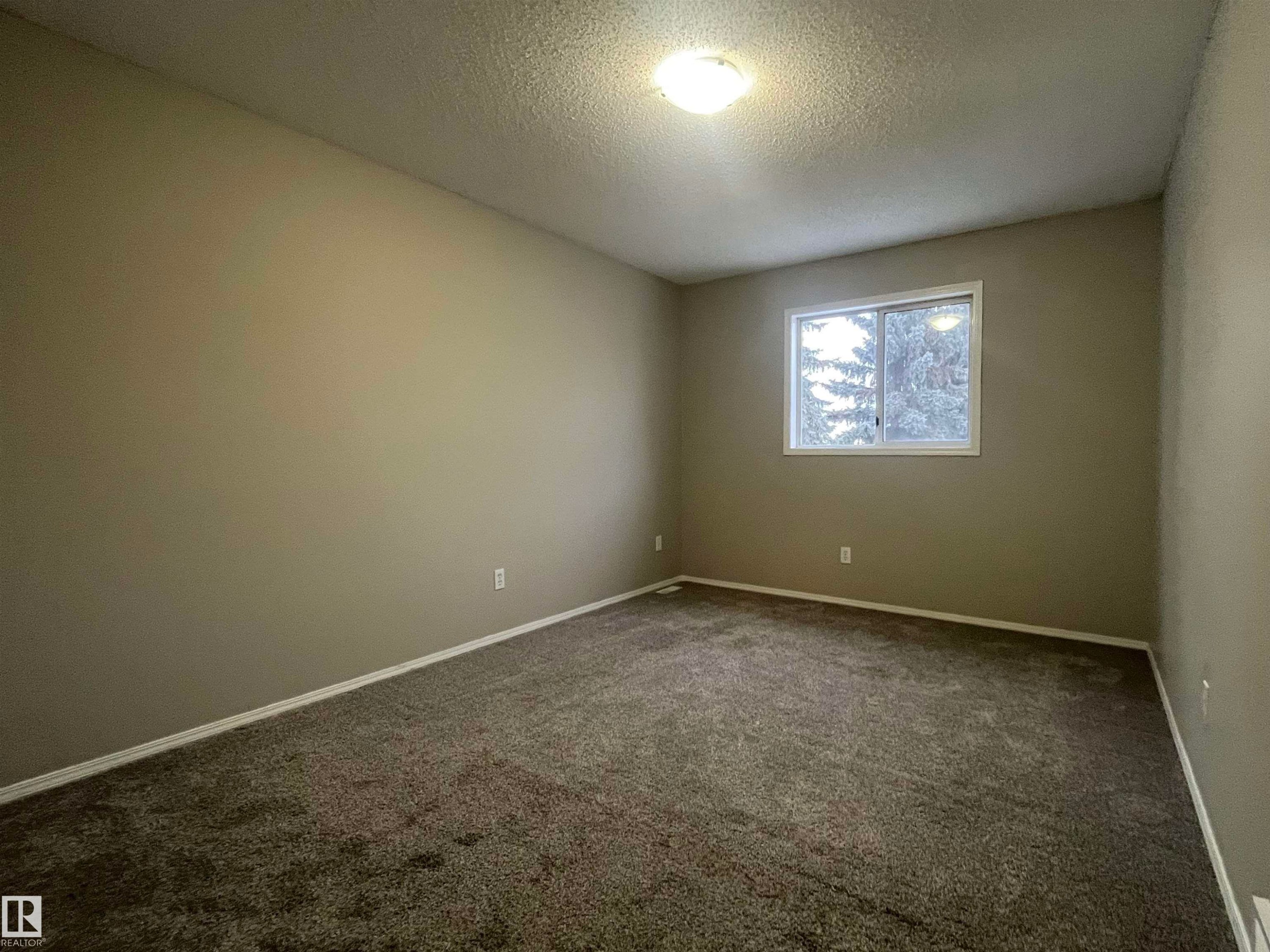 F-17 Imperial Crescent, Devon, AB - Indoor Photo Showing Other Room