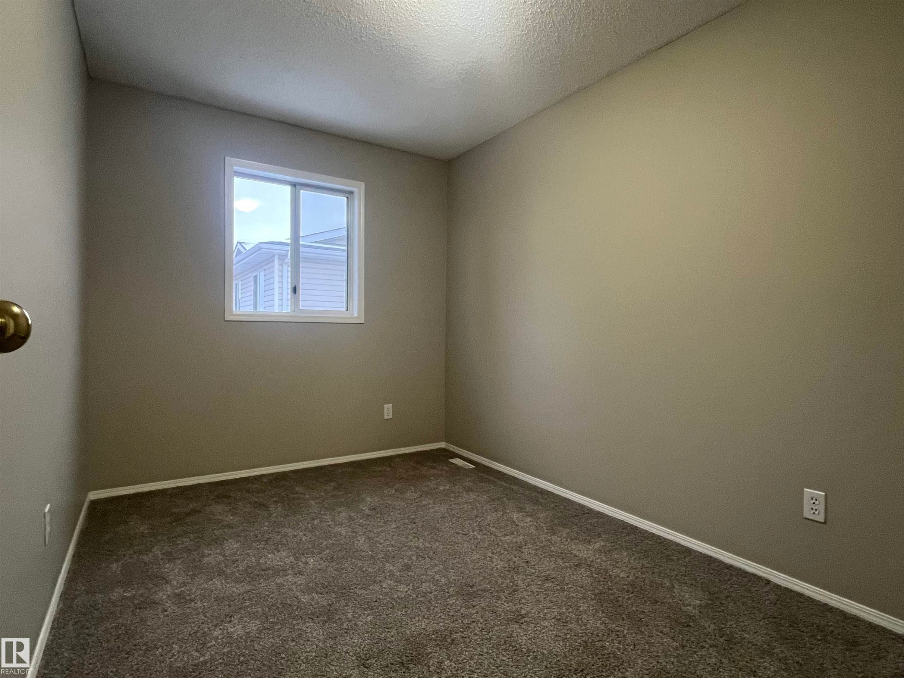 F-17 Imperial Crescent, Devon, AB - Indoor Photo Showing Other Room