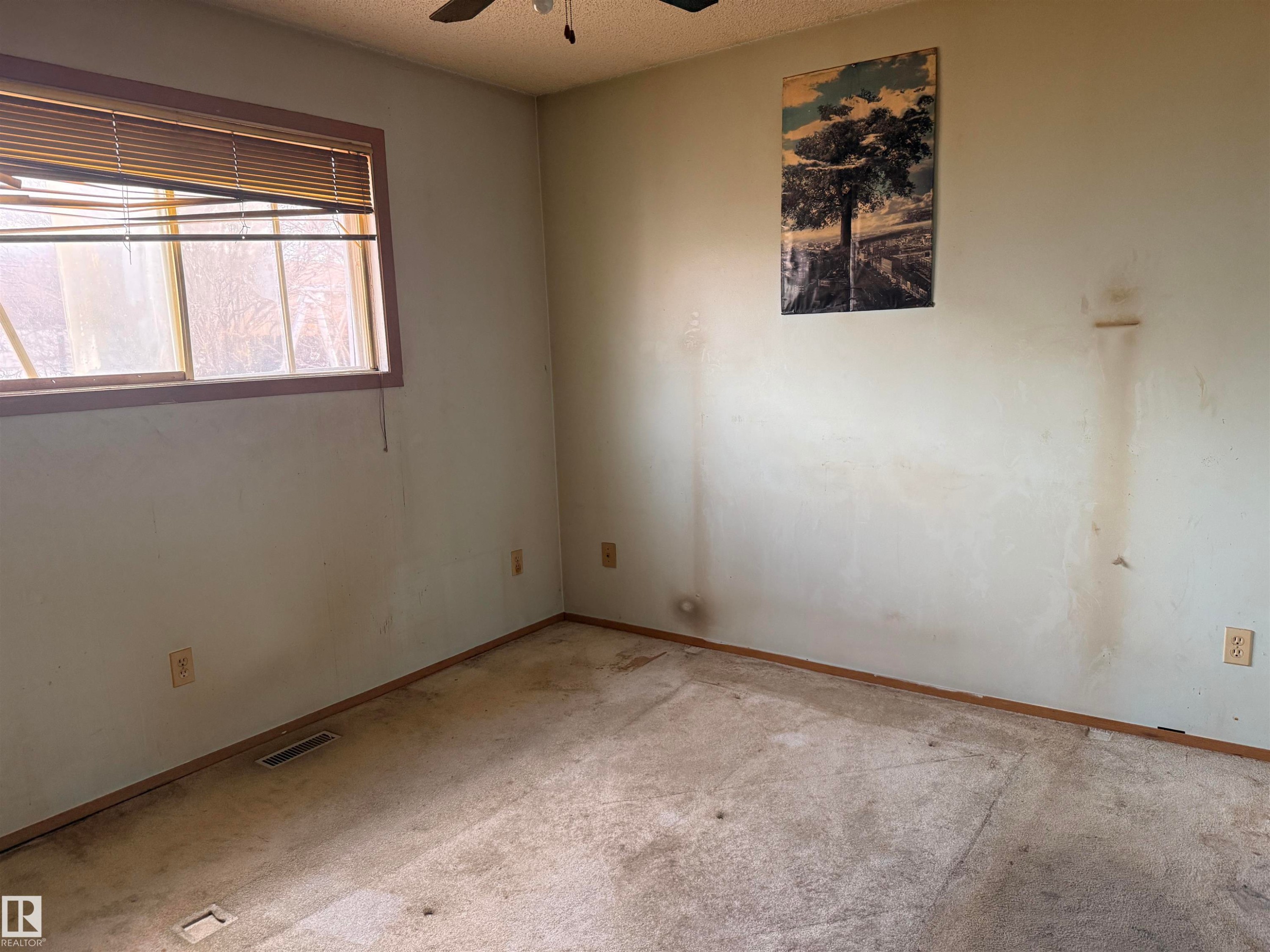 Edmonton, AB - Indoor Photo Showing Other Room