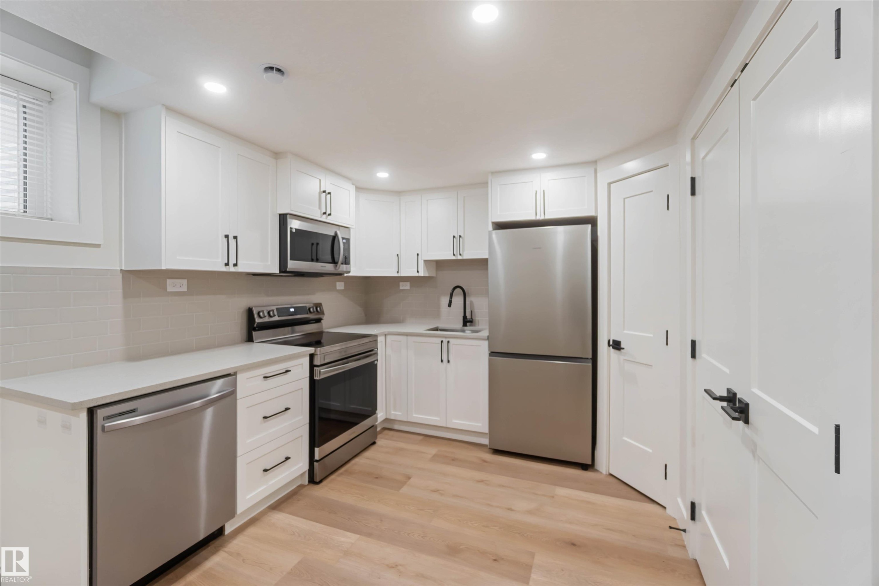 53 Deer Meadow Crescent, Fort Saskatchewan, AB - Indoor Photo Showing Kitchen