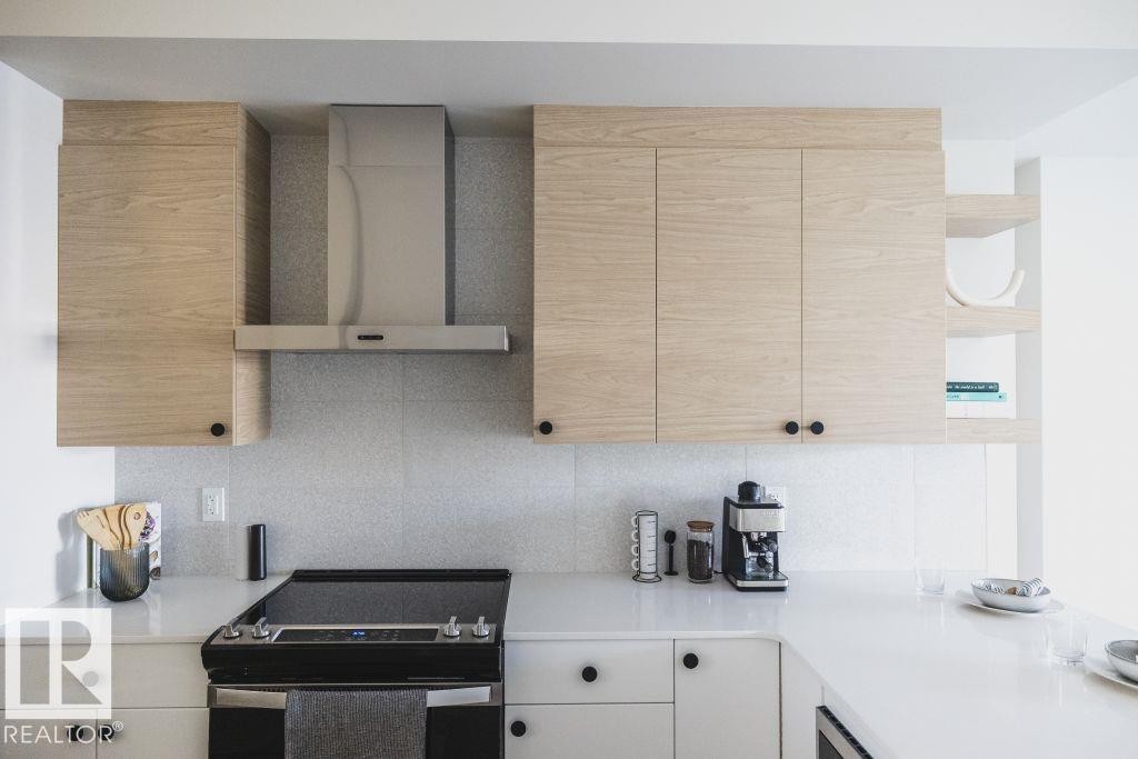 7477 Klapstein Crescent, Edmonton, AB - Indoor Photo Showing Kitchen