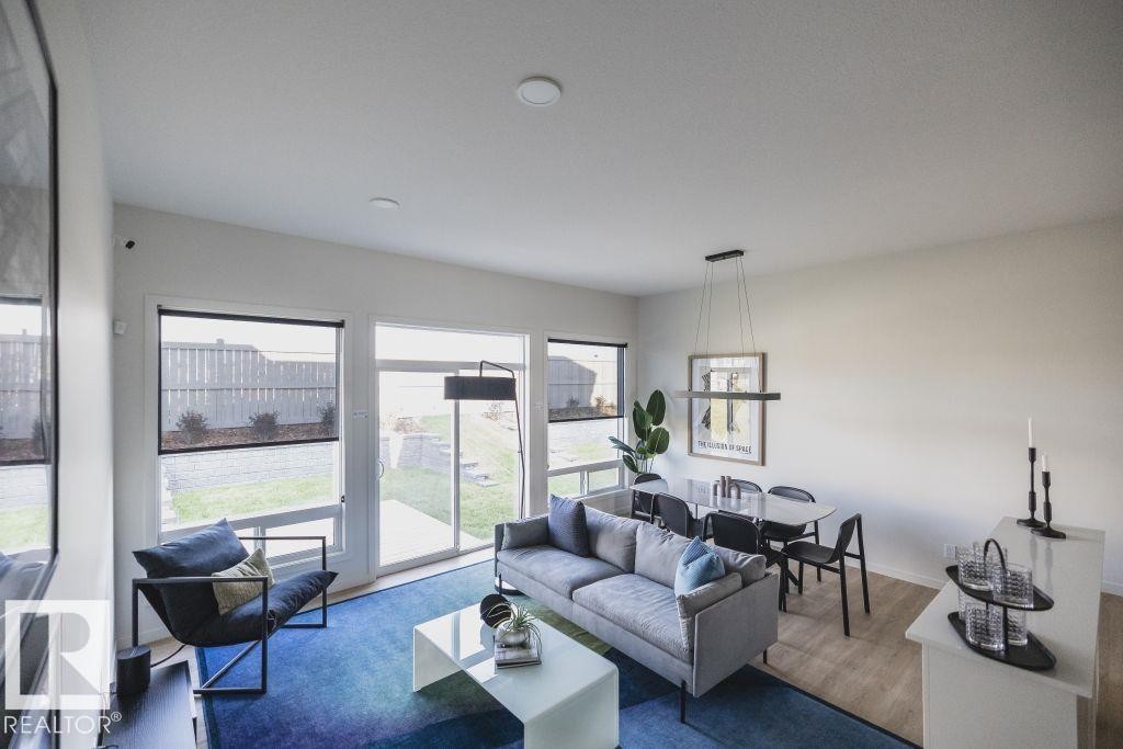 7477 Klapstein Crescent, Edmonton, AB - Indoor Photo Showing Living Room