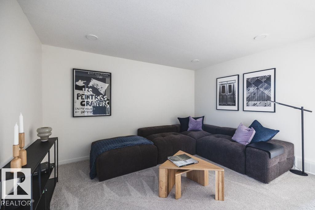 7477 Klapstein Crescent, Edmonton, AB - Indoor Photo Showing Living Room