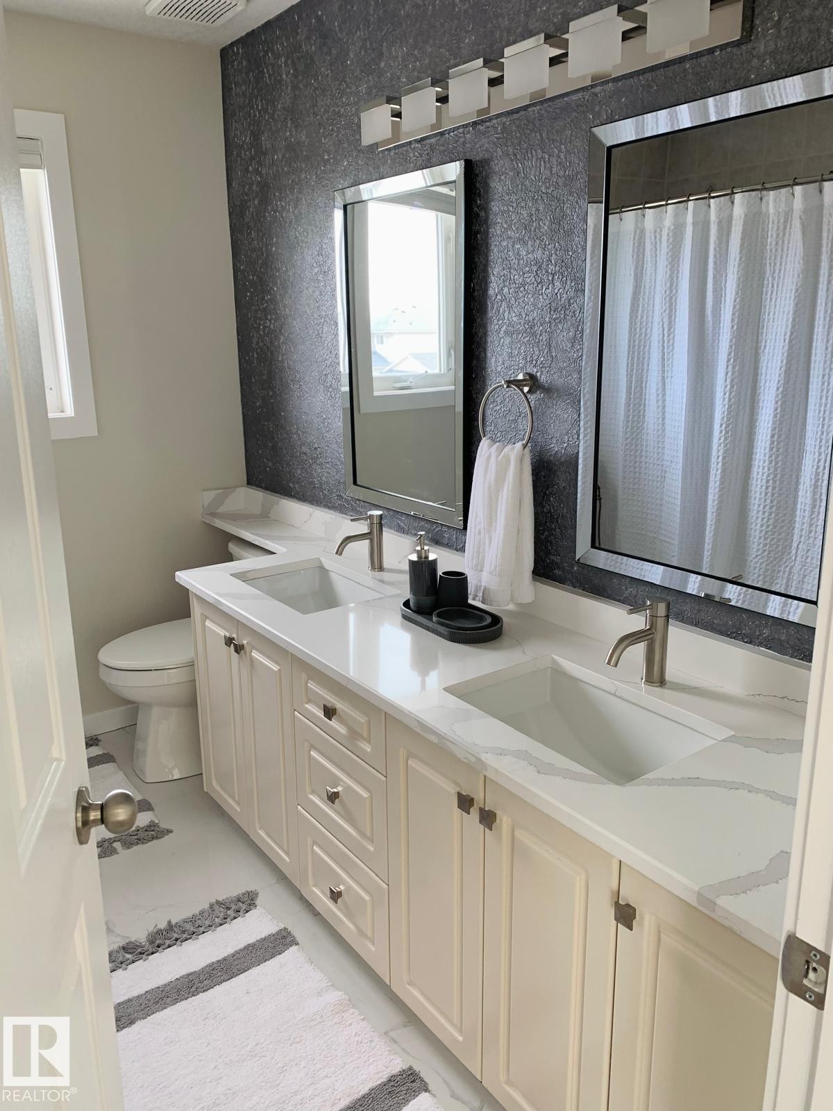 8616 159A Avenue, Edmonton, AB - Indoor Photo Showing Bathroom