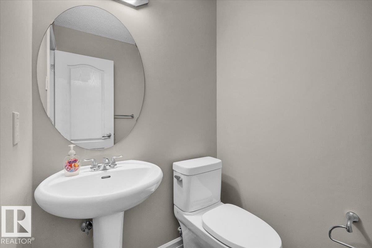 Edmonton, AB - Indoor Photo Showing Bathroom