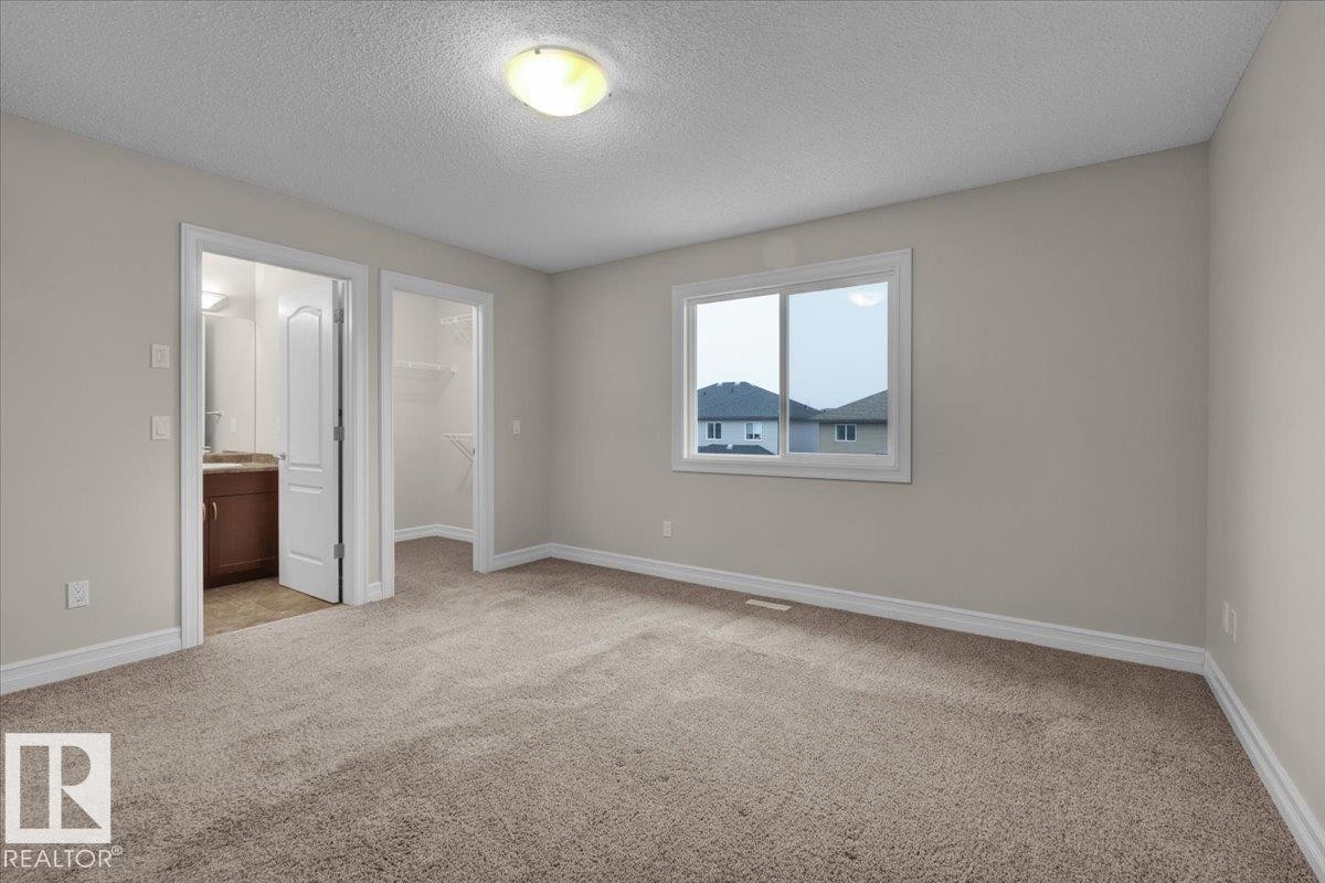 Edmonton, AB - Indoor Photo Showing Other Room