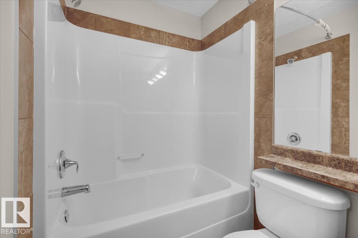 Edmonton, AB - Indoor Photo Showing Bathroom