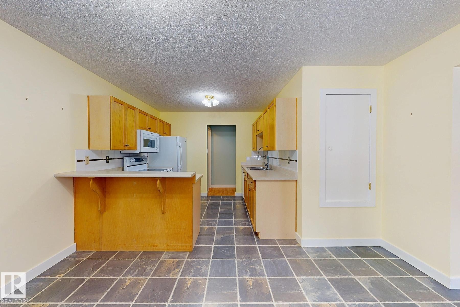 131 Garland Crescent, Sherwood Park, AB - Indoor Photo Showing Kitchen