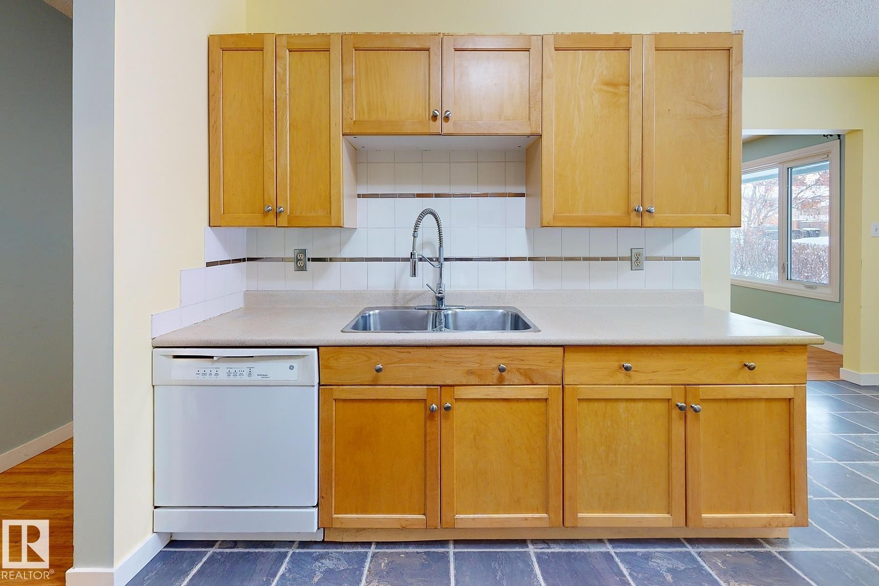 131 Garland Crescent, Sherwood Park, AB - Indoor Photo Showing Kitchen With Double Sink