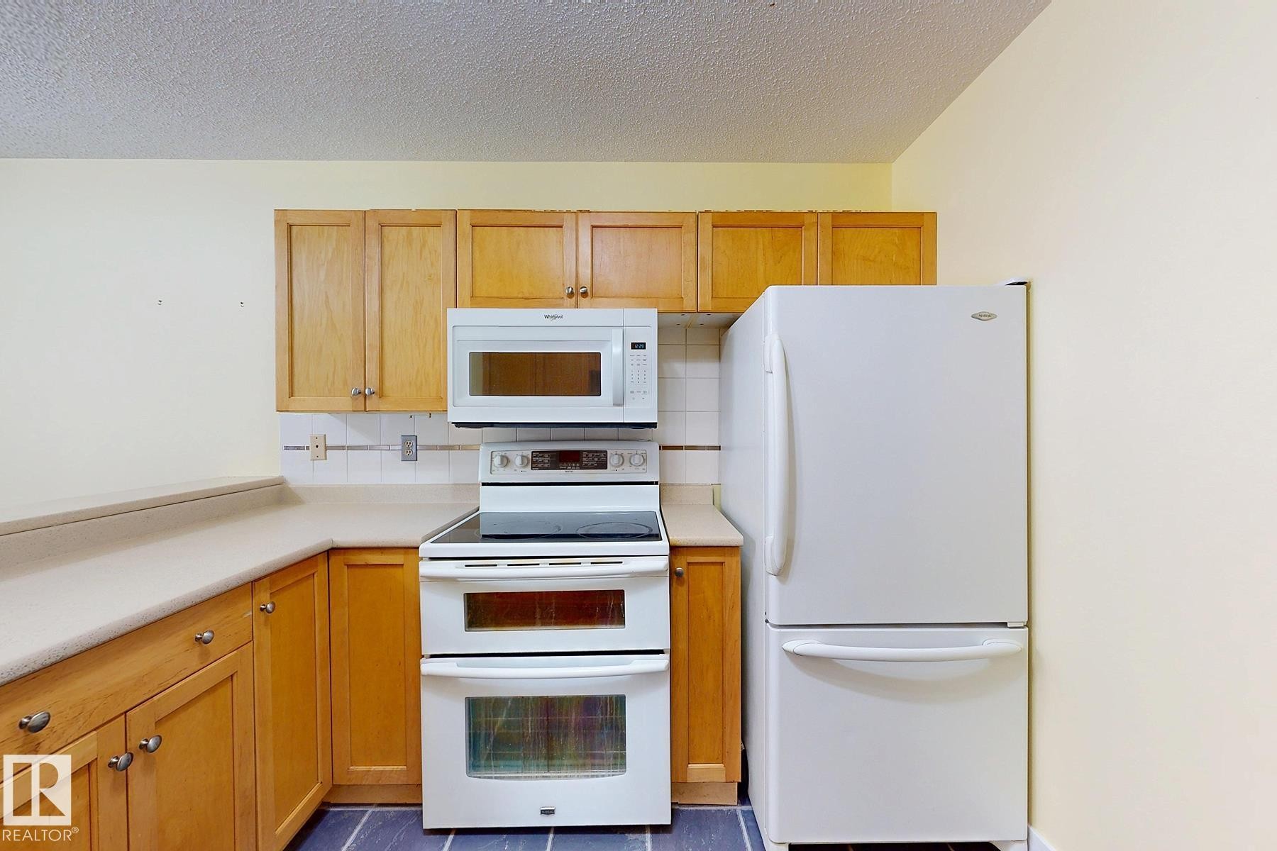 131 Garland Crescent, Sherwood Park, AB - Indoor Photo Showing Kitchen