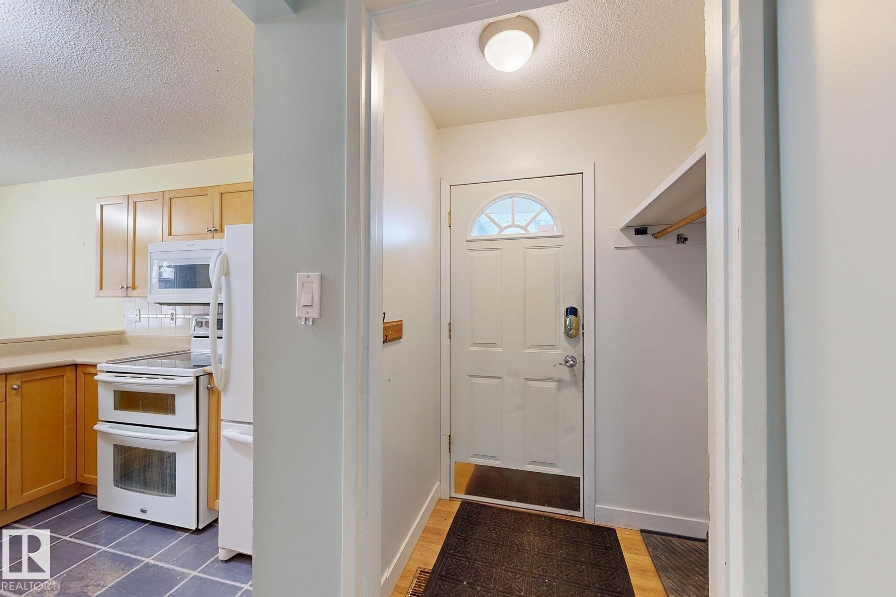131 Garland Crescent, Sherwood Park, AB - Indoor Photo Showing Kitchen