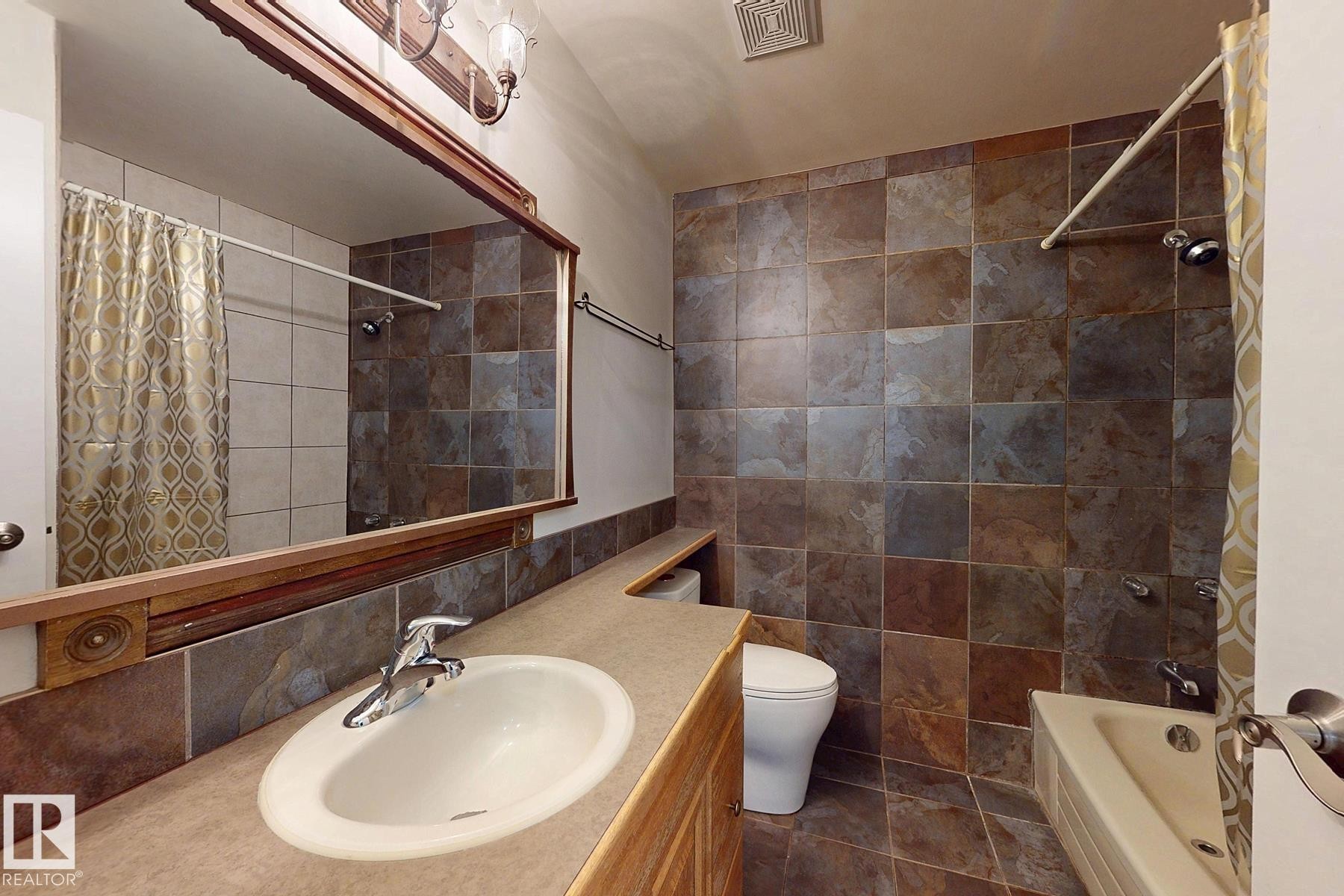 131 Garland Crescent, Sherwood Park, AB - Indoor Photo Showing Bathroom