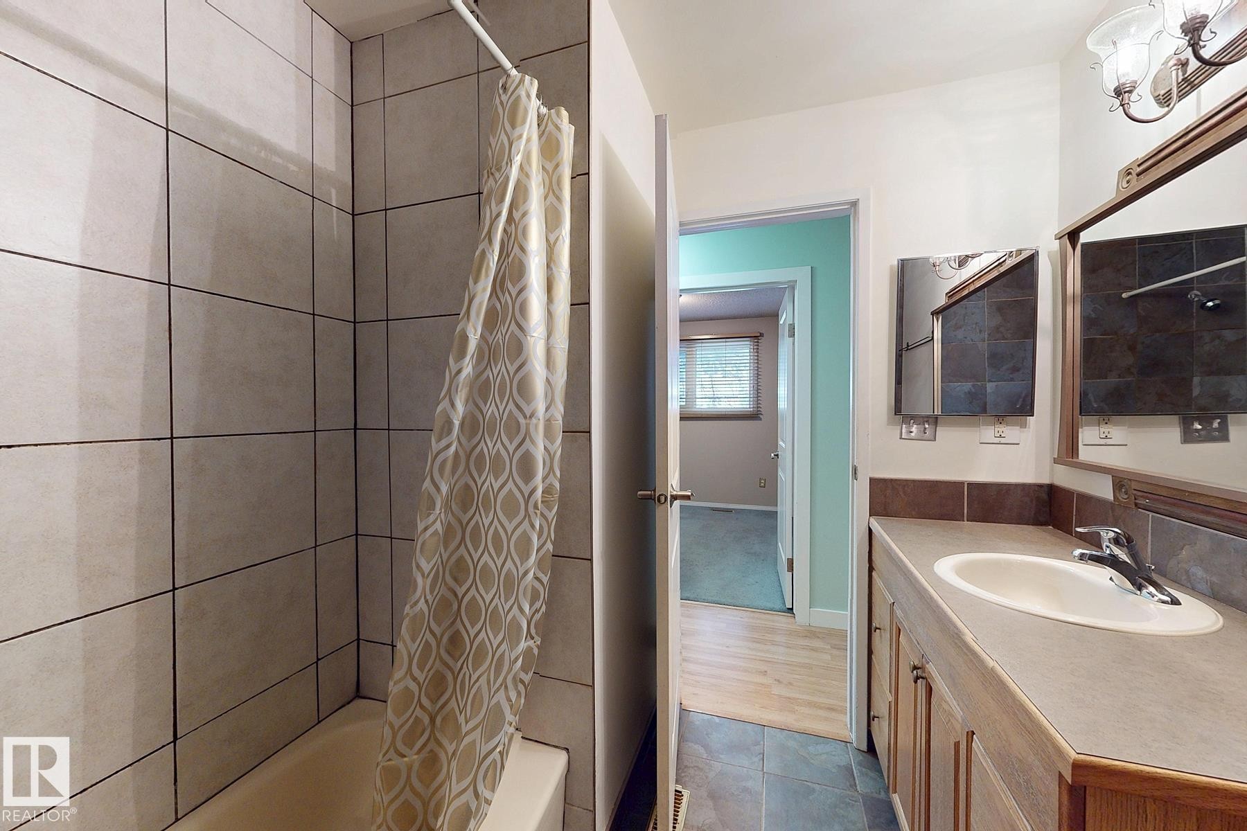 131 Garland Crescent, Sherwood Park, AB - Indoor Photo Showing Bathroom