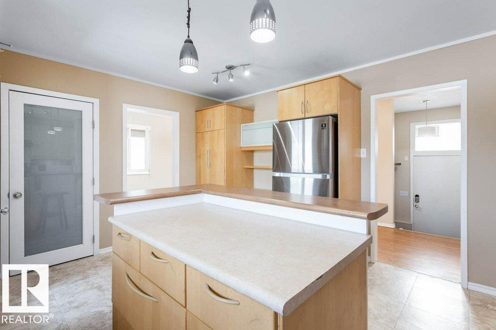 16206 79A Avenue, Edmonton, AB - Indoor Photo Showing Kitchen