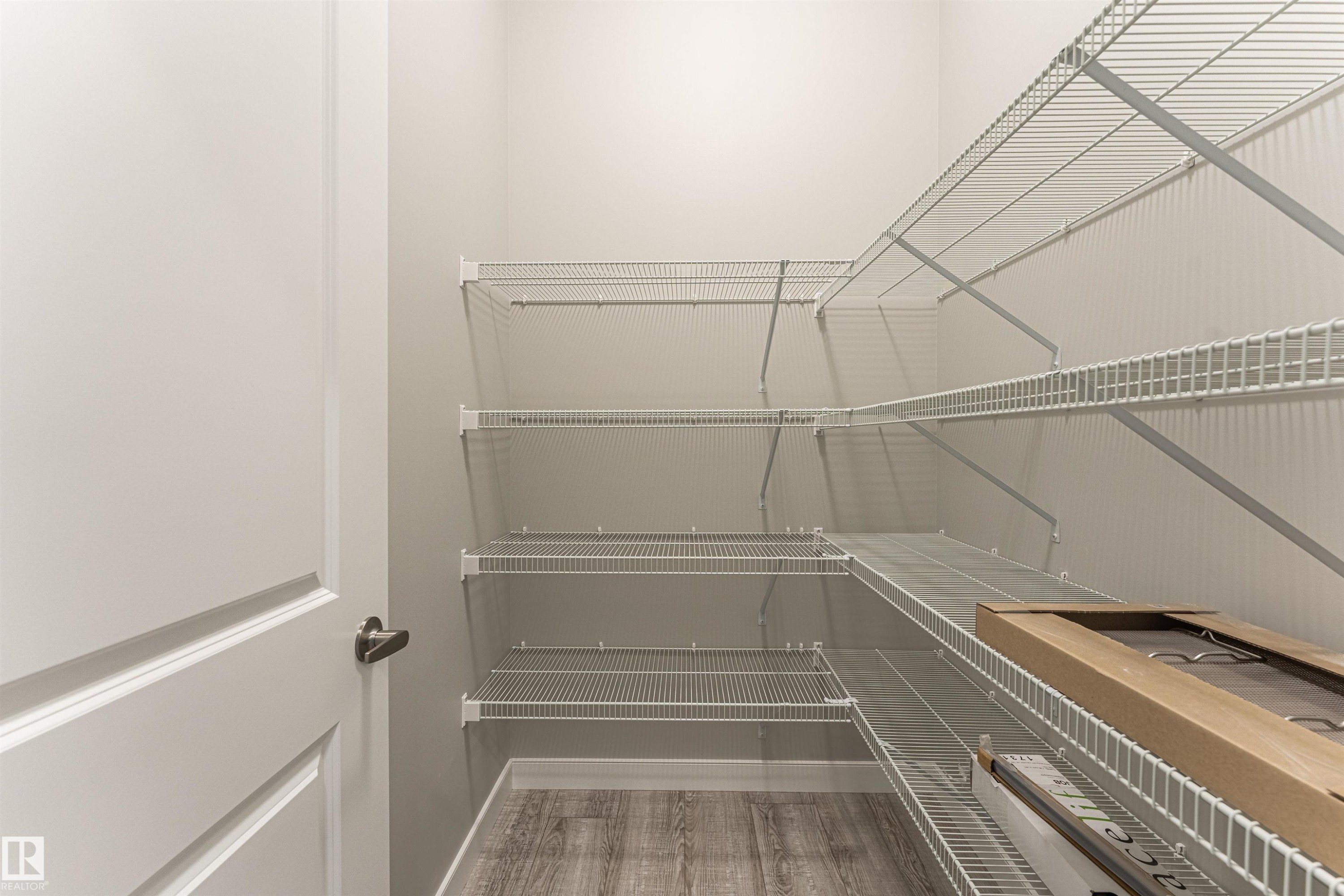 20512 22 Avenue, Edmonton, AB - Indoor With Storage