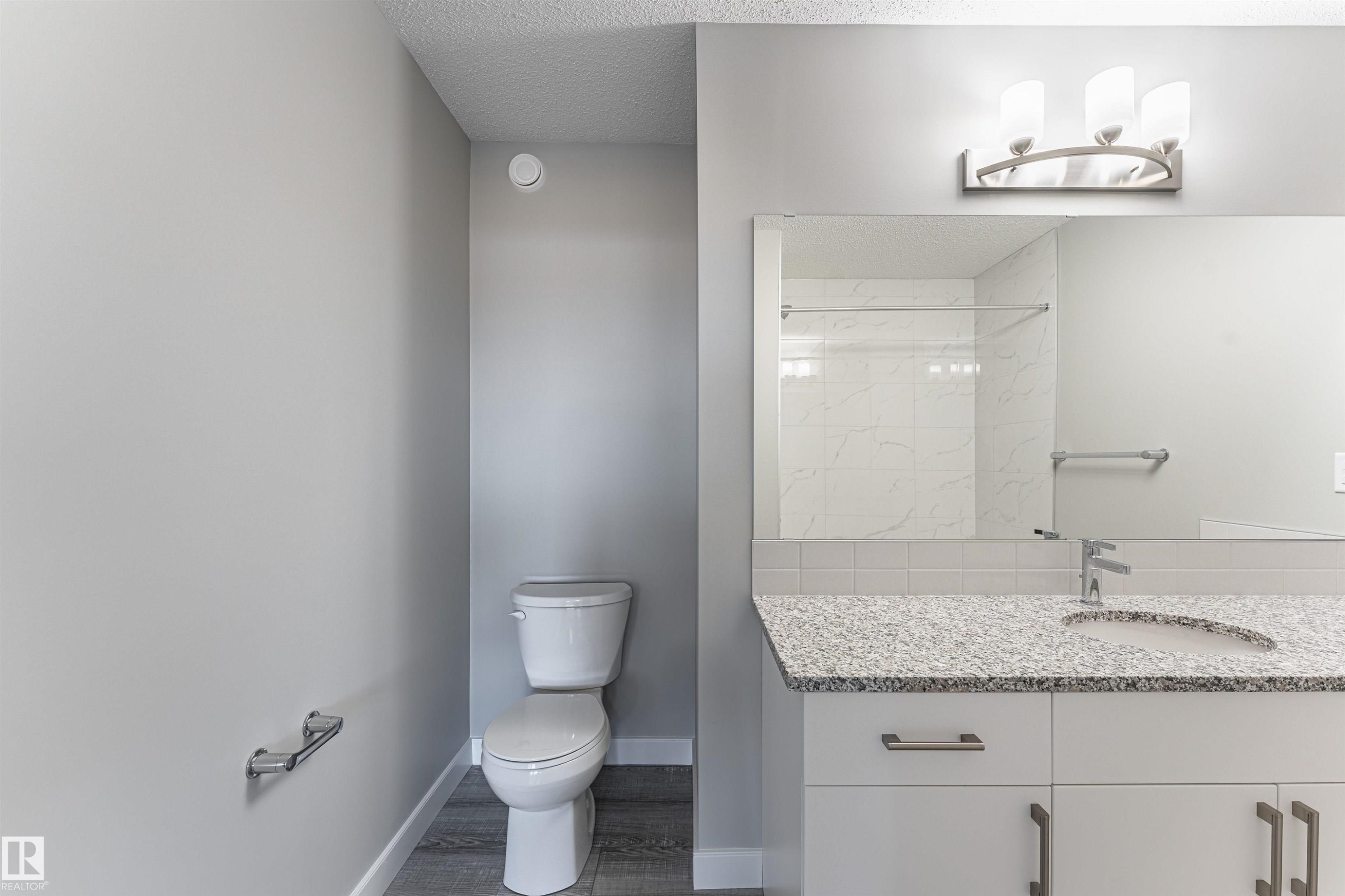 20512 22 Avenue, Edmonton, AB - Indoor Photo Showing Bathroom