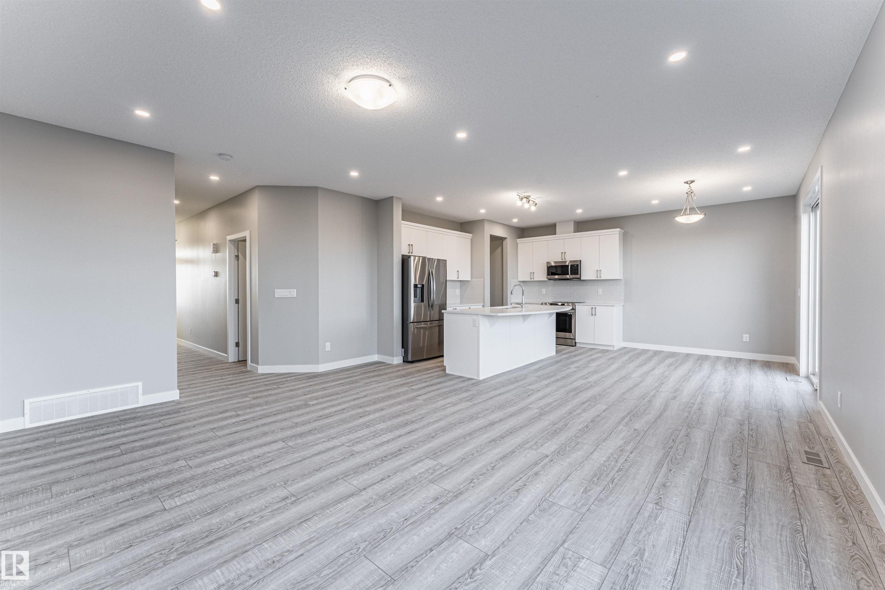 20512 22 Avenue, Edmonton, AB - Indoor Photo Showing Other Room